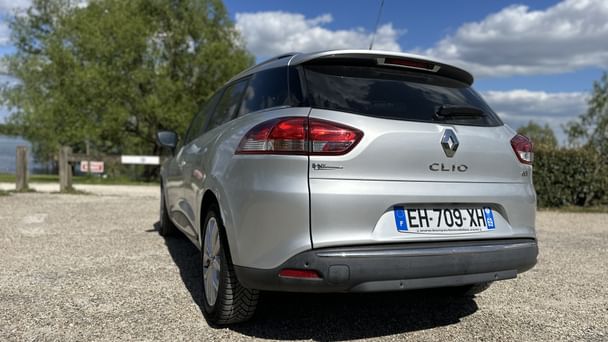 Renault Clio Estate Louez la Renault Clio Estate Diesel – Grand Coffre, Économie & Confort à Bordeaux ! avec Régulateur de vitesse