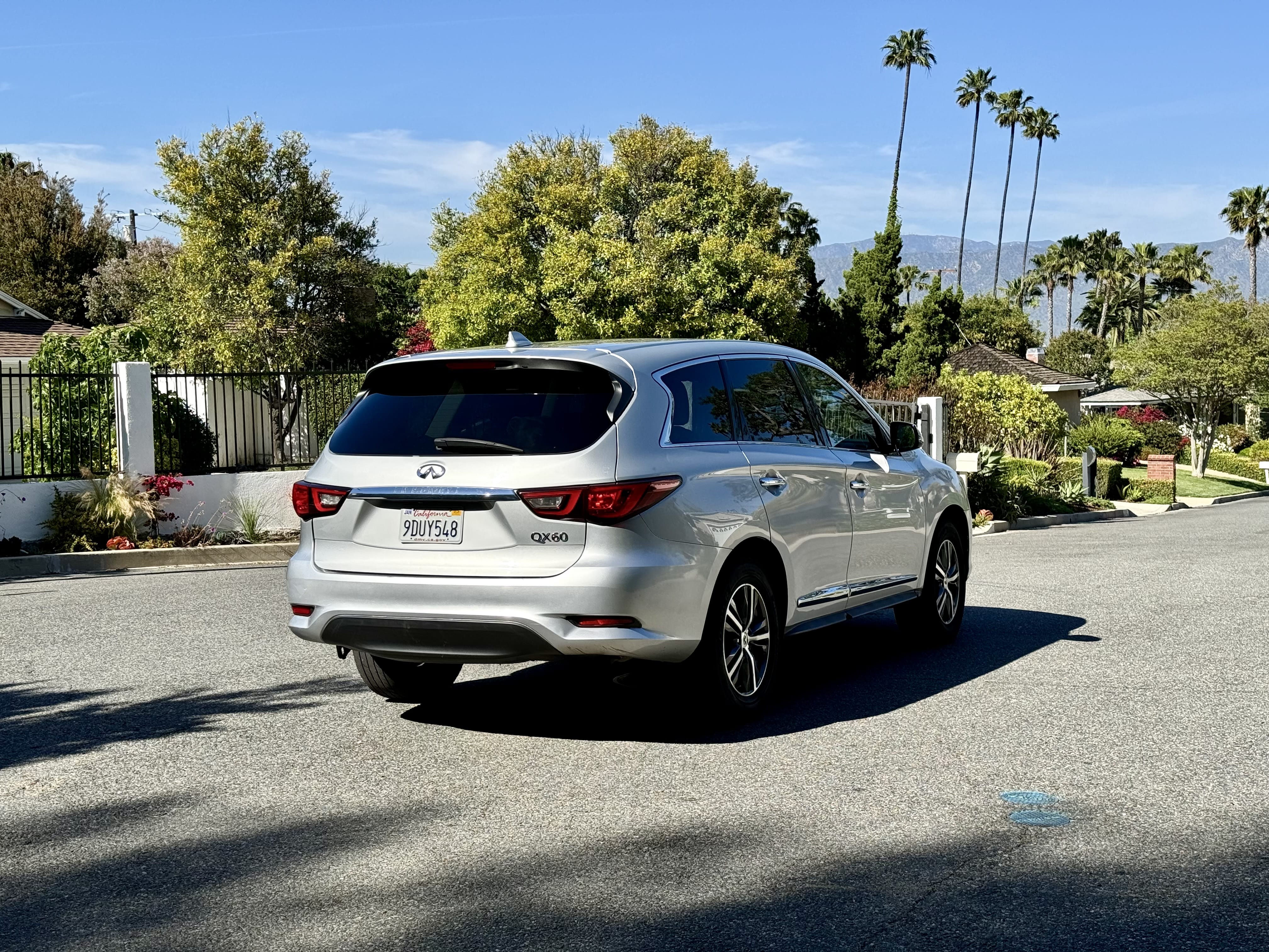 Infiniti QX60 Luxe with Cruise control