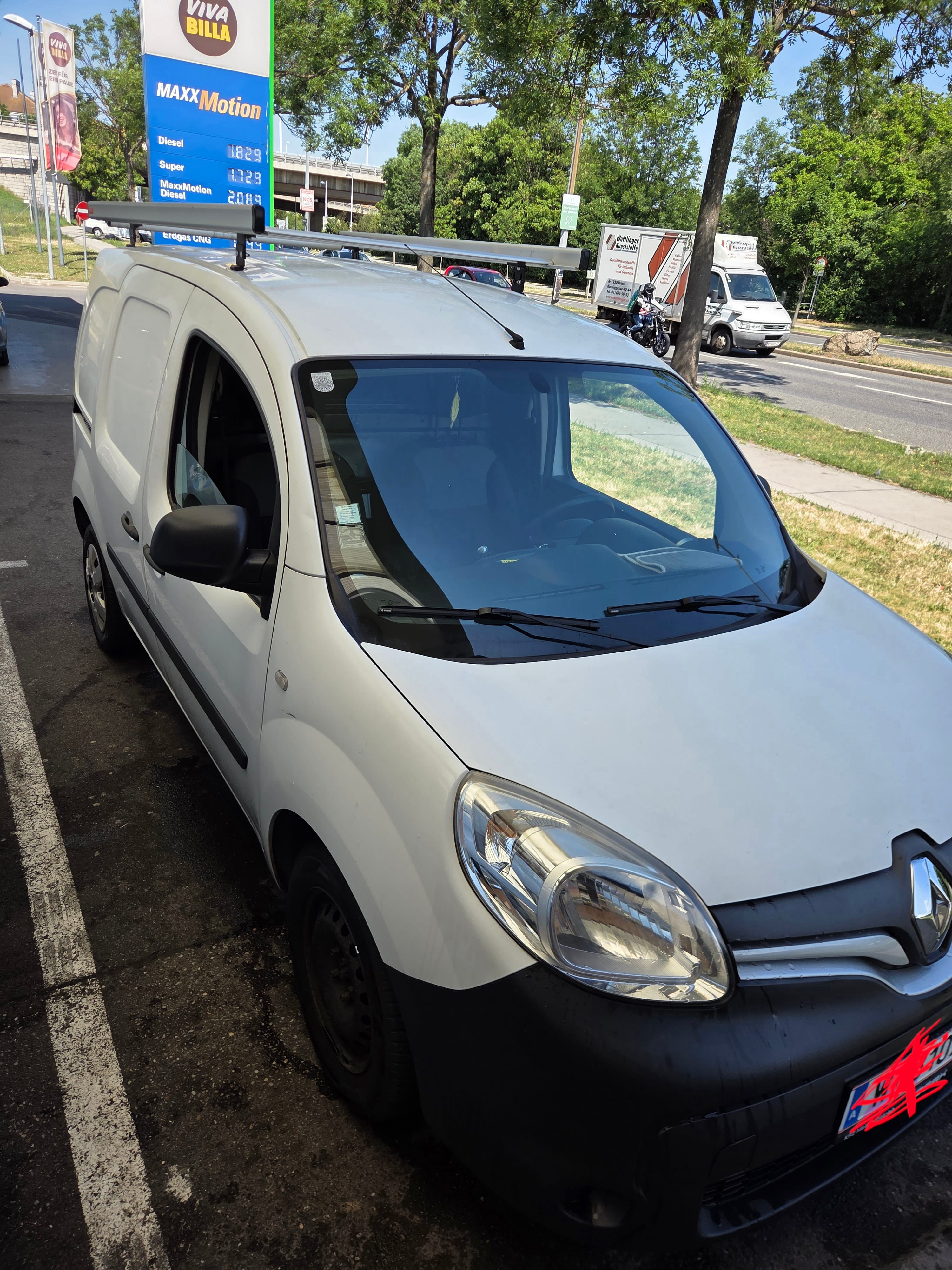 Renault Kangoo Kastenwagen mit Navigationsgerät