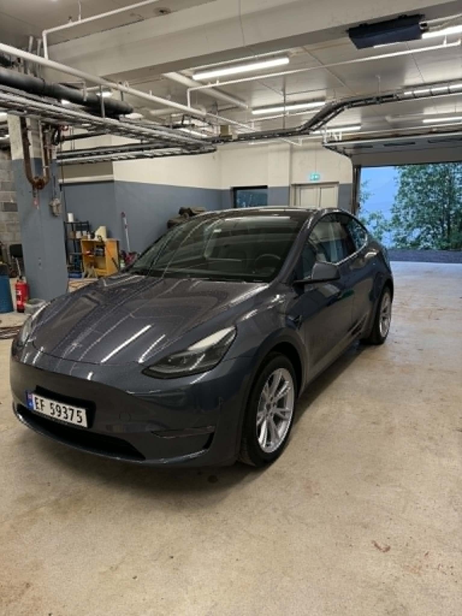 Tesla Model Y Long Range med GPS