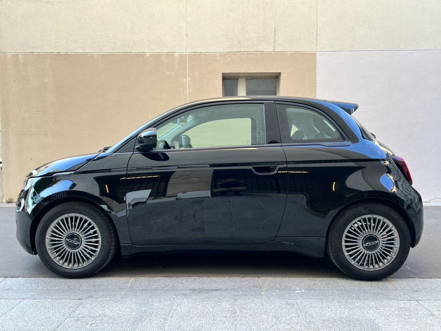Fiat 500e  Icône 42 kWh 118ch – élégante, automatique, parfaite en milieu urbain avec Climatisation