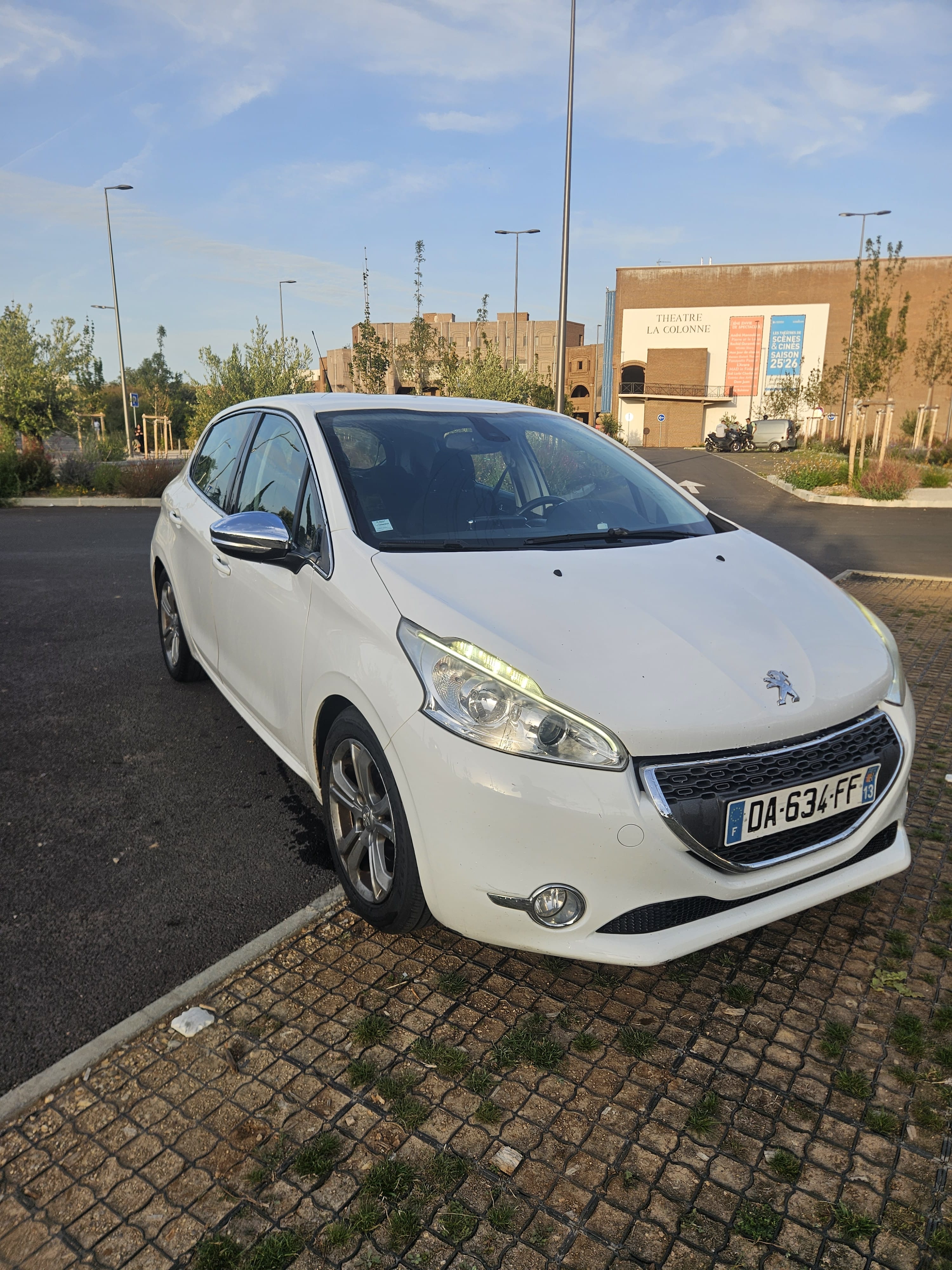 Peugeot 208 avec GPS