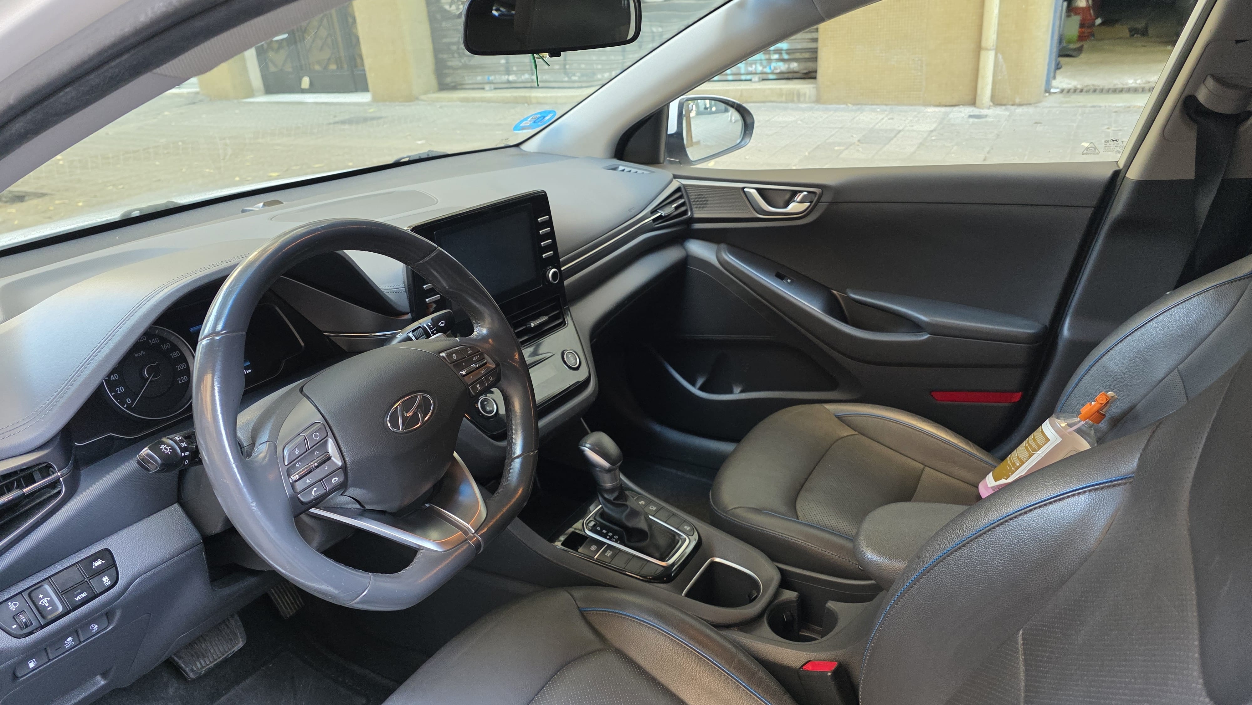 Hyundai Ioniq HIBRIDO   plug in med Cruisekontroll