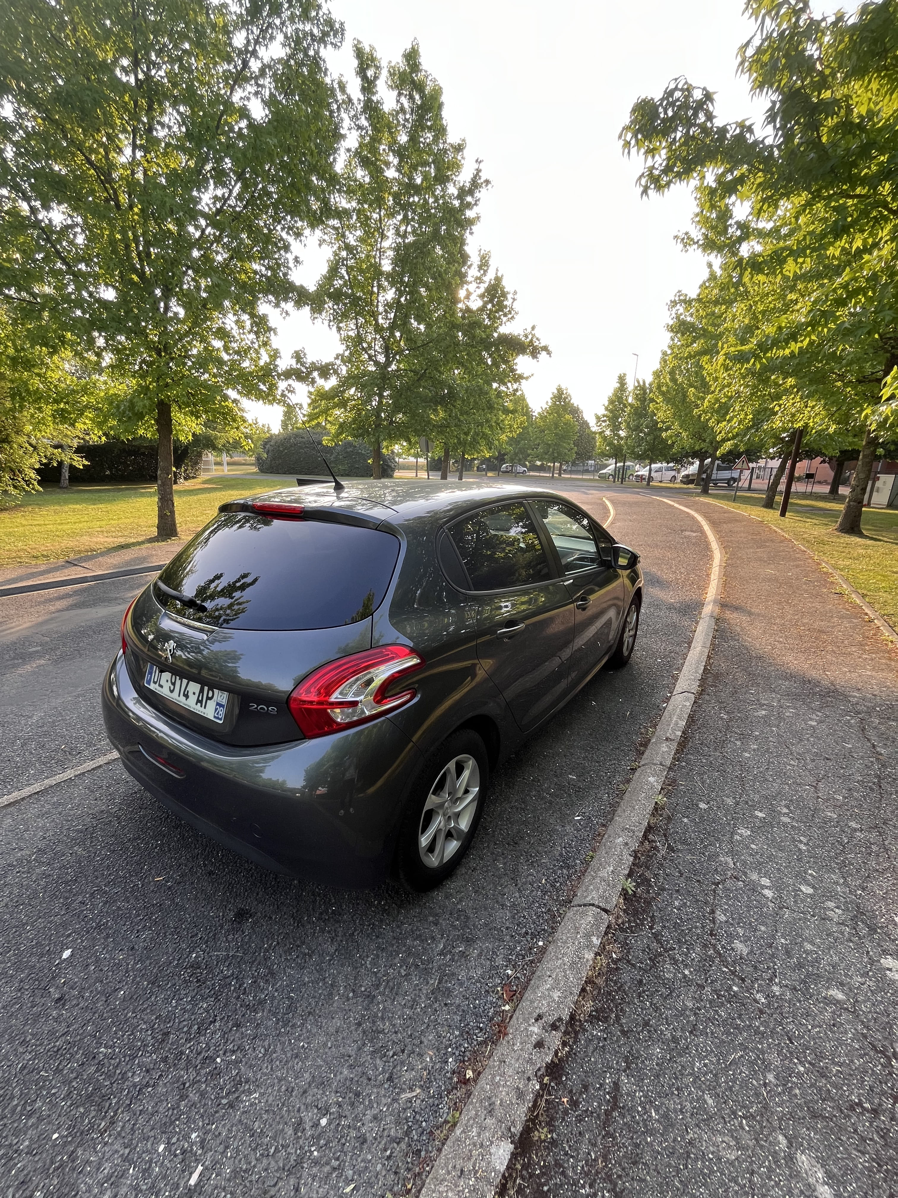 Peugeot 208 avec Apple CarPlay
