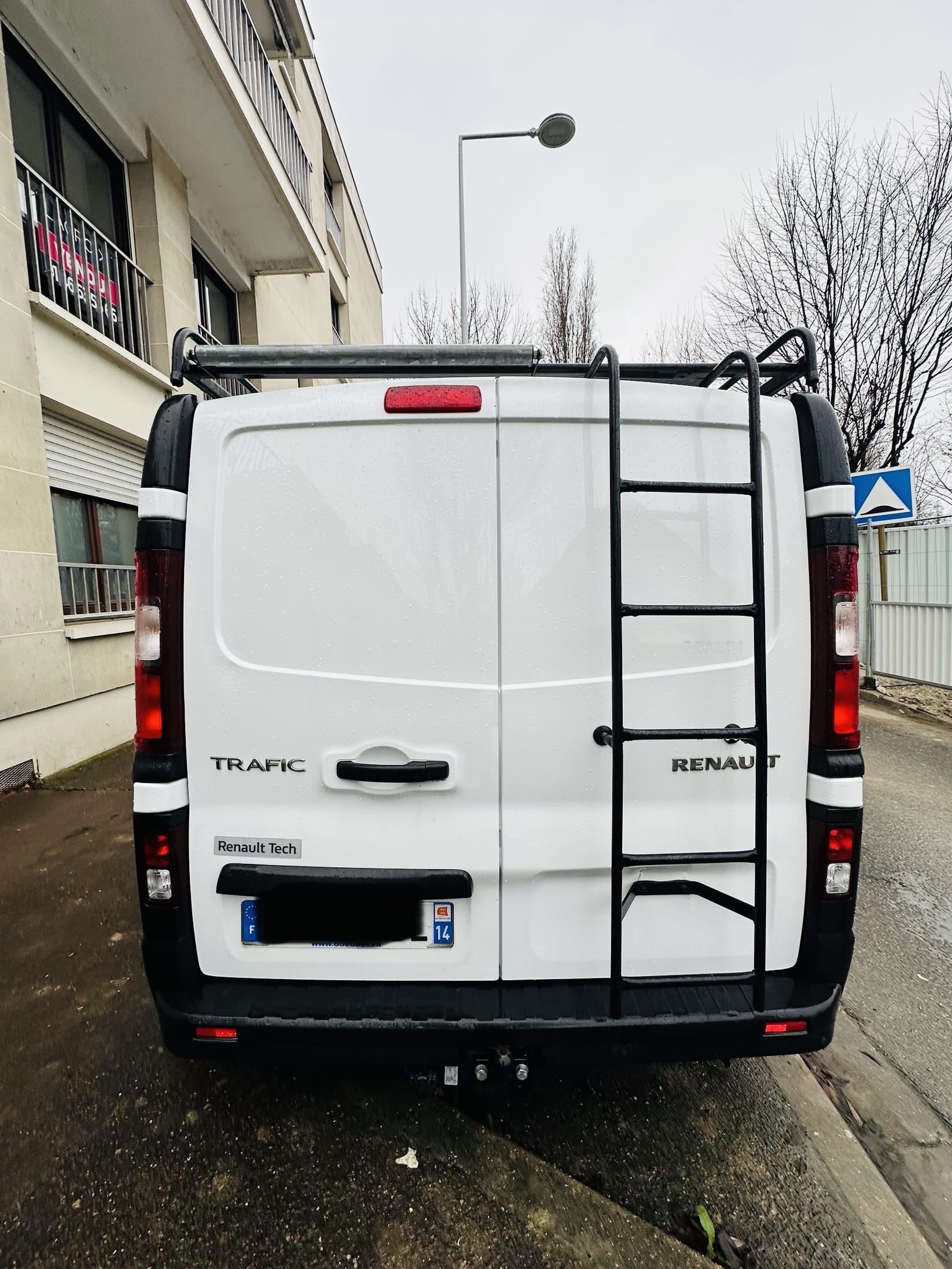 Renault Trafic avec Coffre de toit
