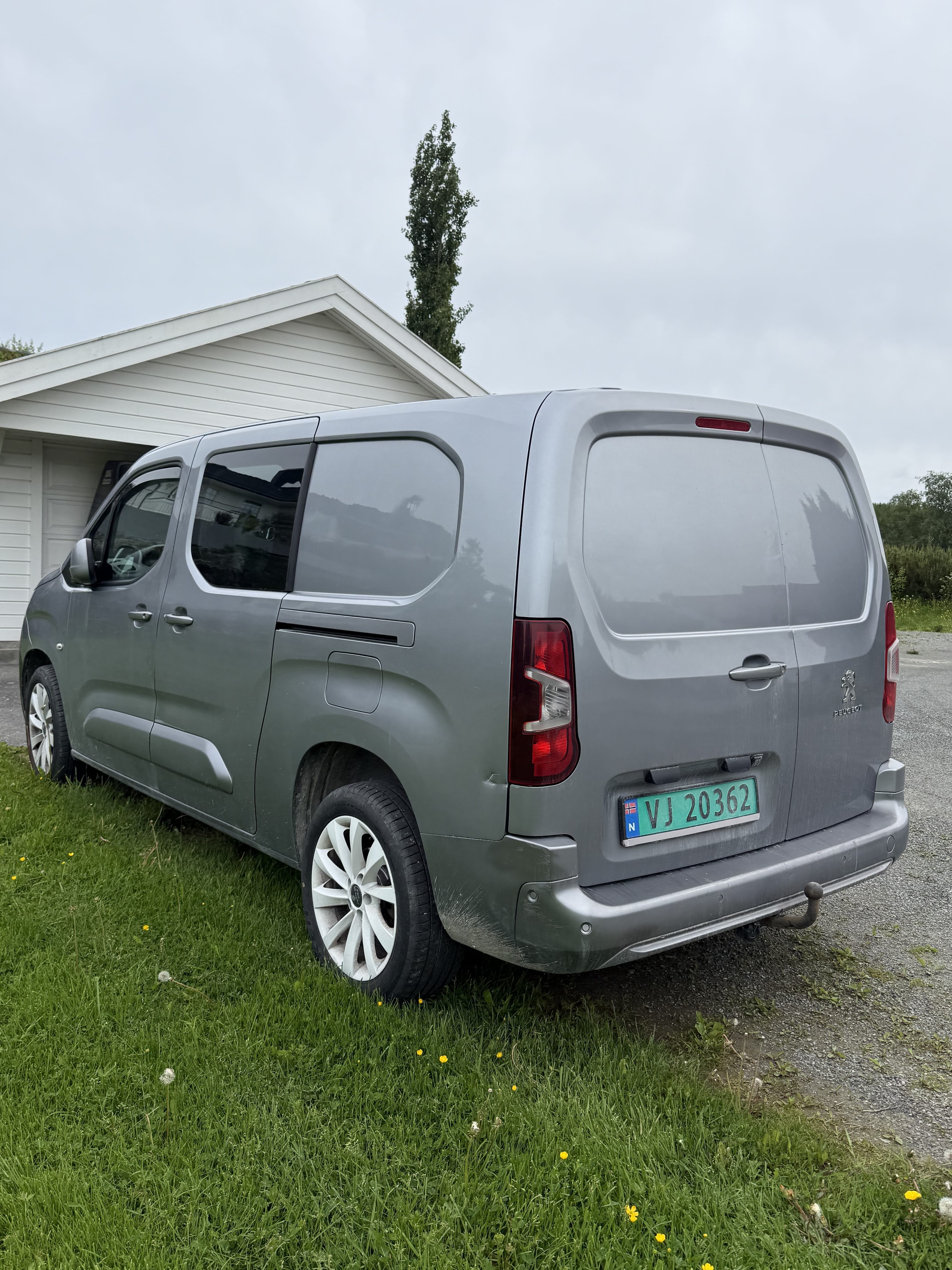Peugeot Partner med Bilradio