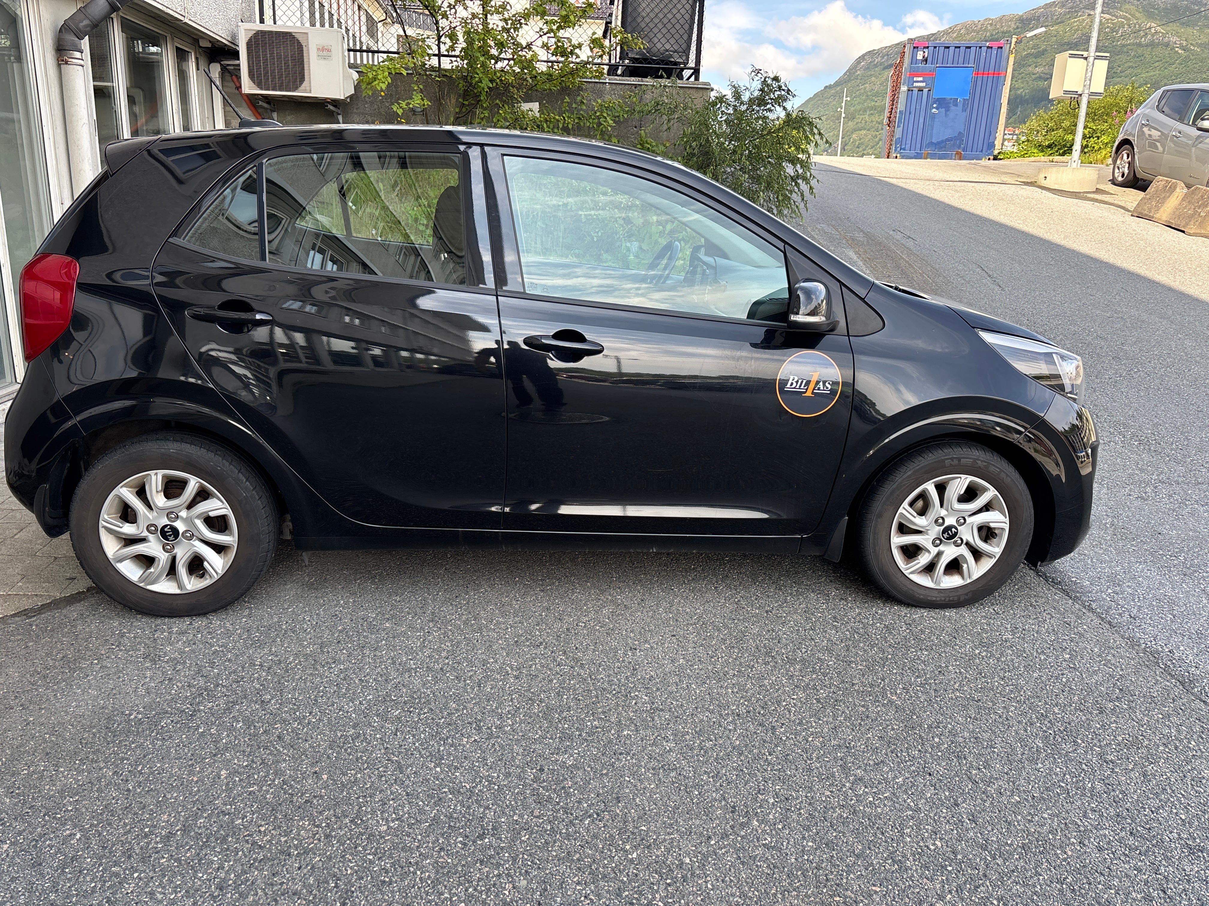 Kia Picanto Sort 5 dørs bil as med Bluetooth audio