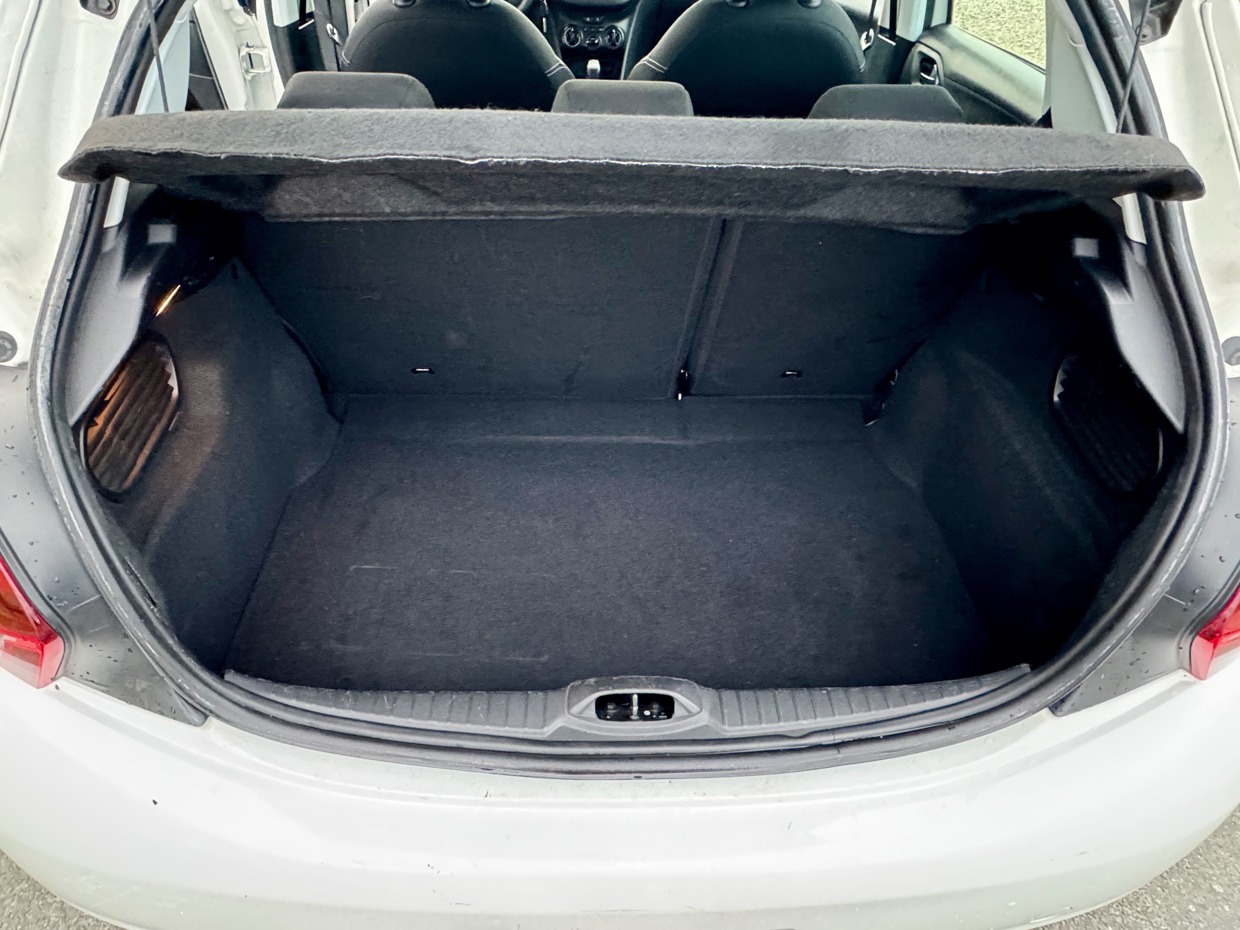 Peugeot 208 1.5 HDI - 5 PORTES - CLIMATISATION - ECRAN TACTILE - BLUETOOTH avec Autoradio