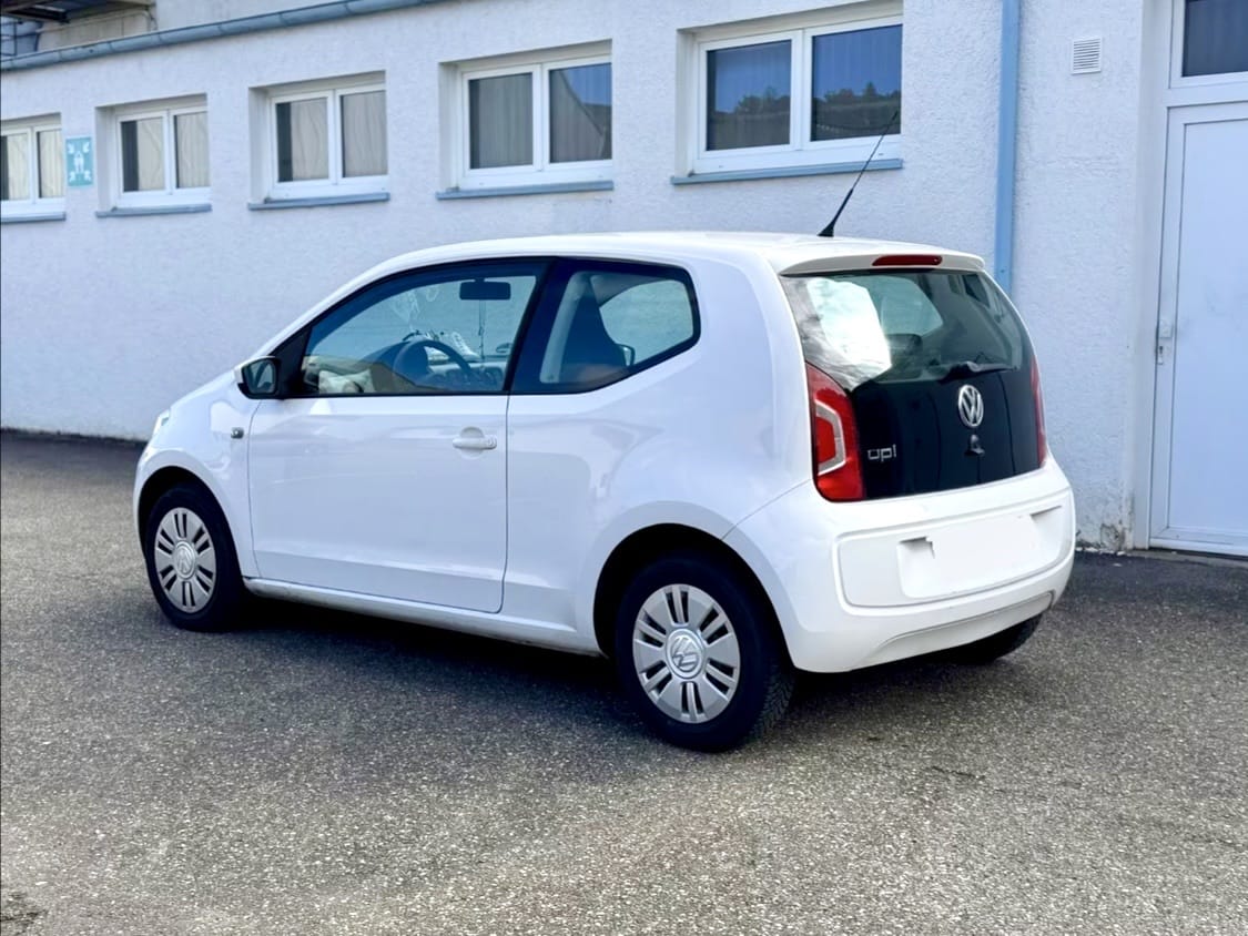 Volkswagen Up! with GPS