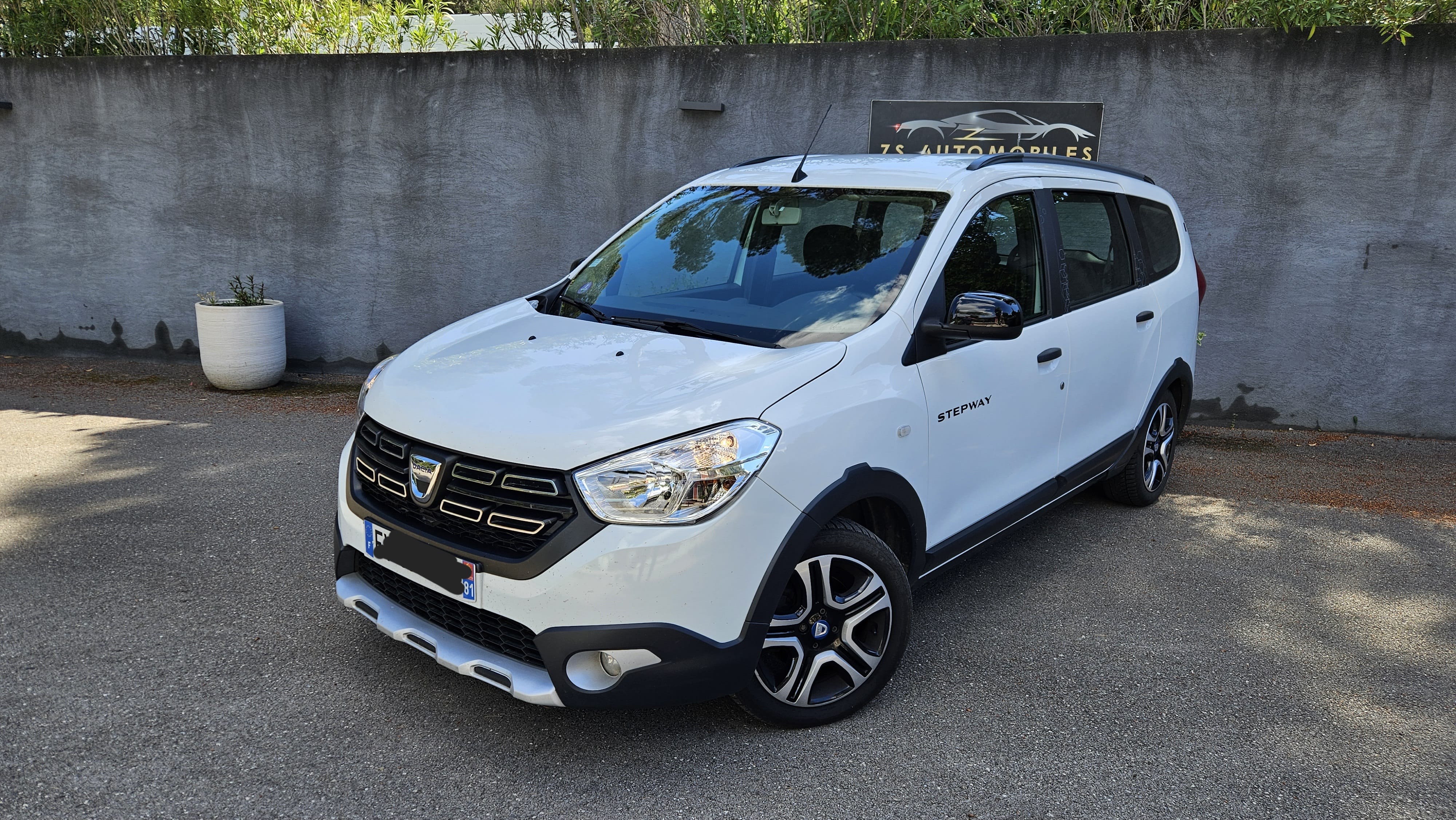 Dacia Lodgy, 2021, Essence 95