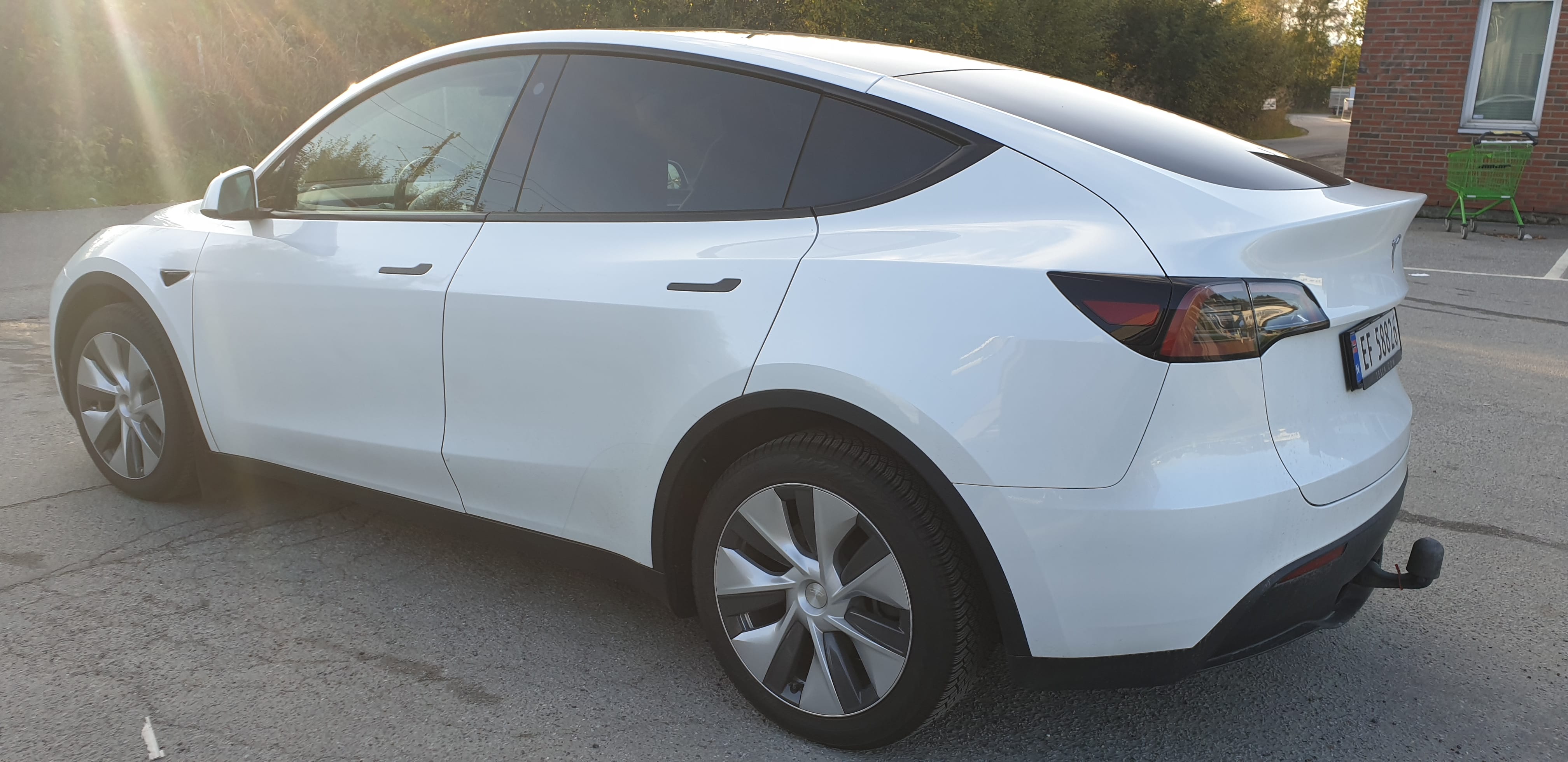 Tesla Model Y med GPS