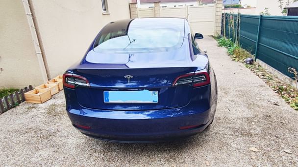 Tesla Model 3 avec Siège bébé