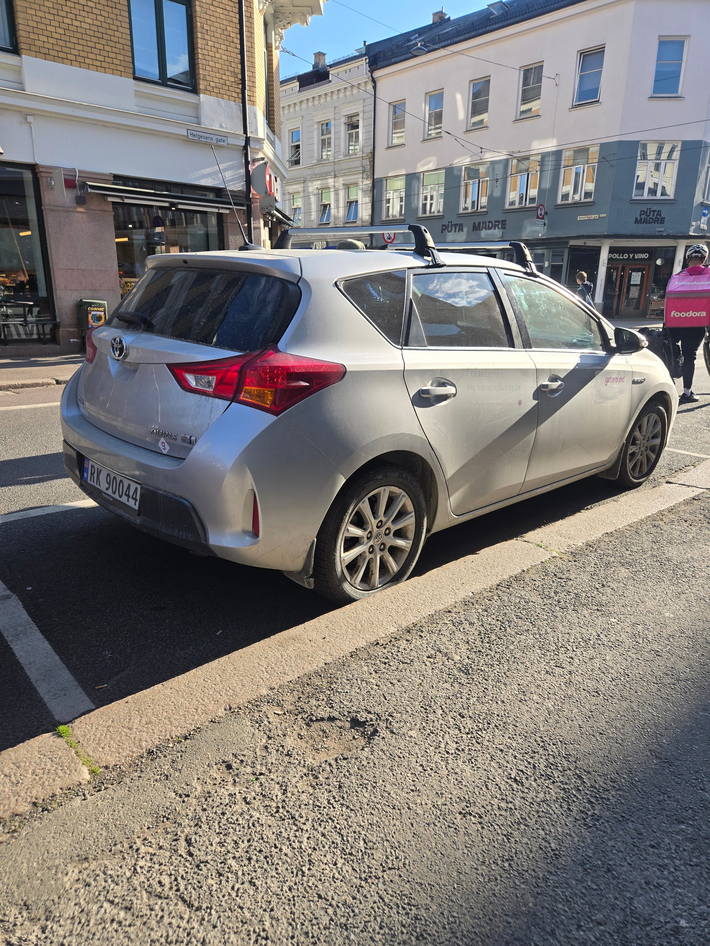 Toyota Auris 1,8 Bensin, Automat, perfekt for korte og lange kjøreturer. mit Navigationsgerät