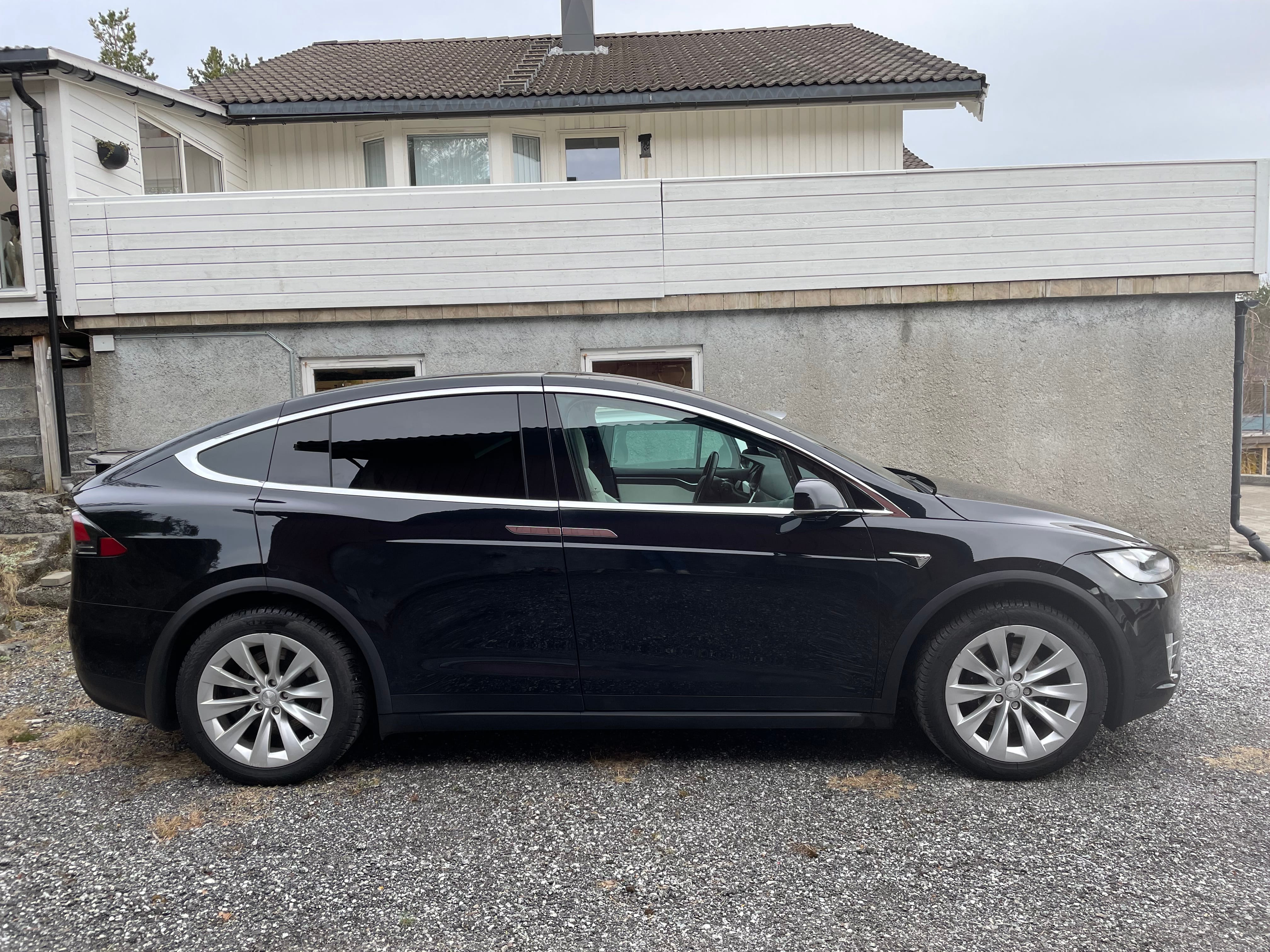 Tesla Model X med Aircondition