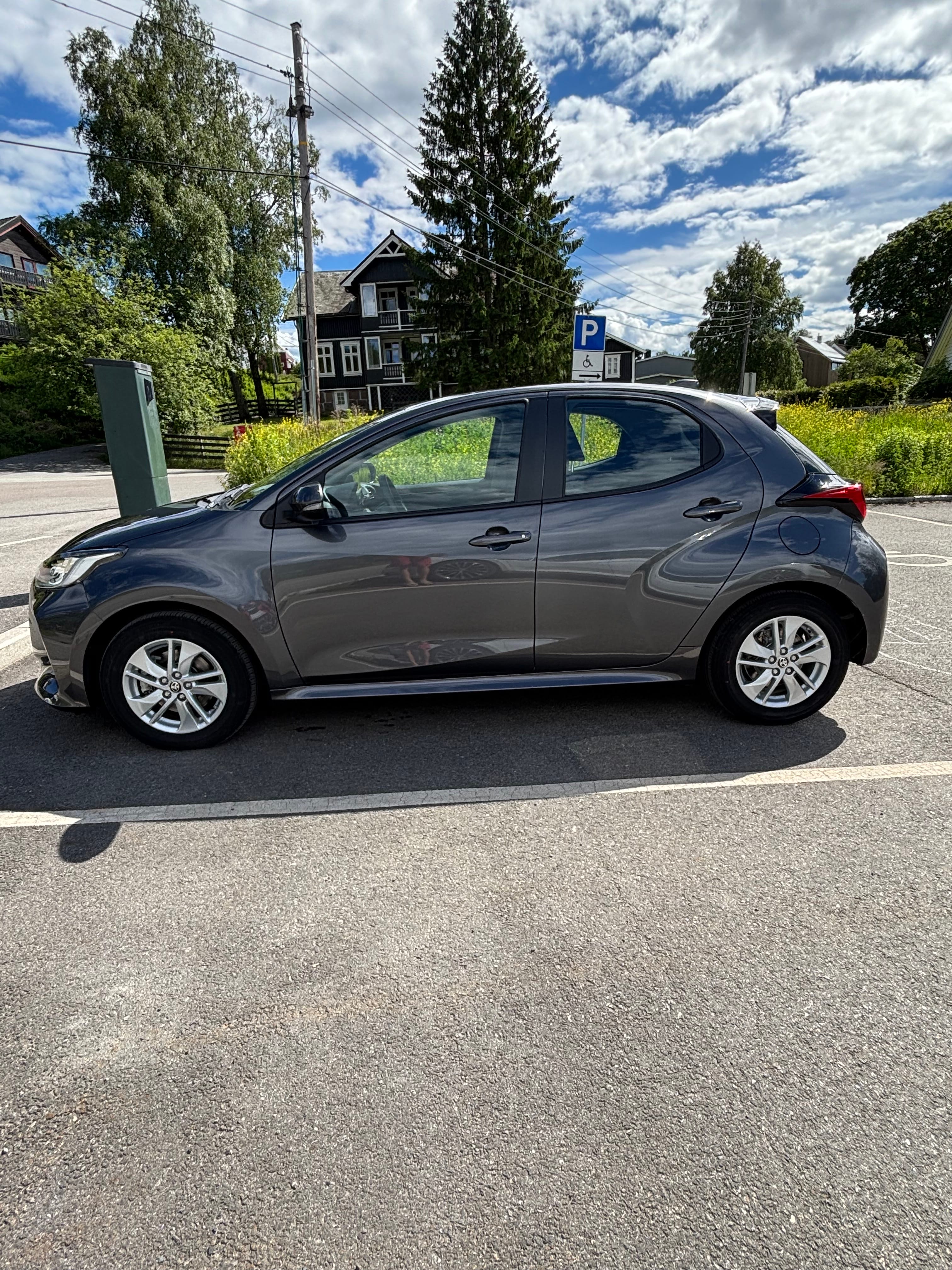 Toyota Yaris Hybrid 1.5 hybrid bensin aut with Air conditioning