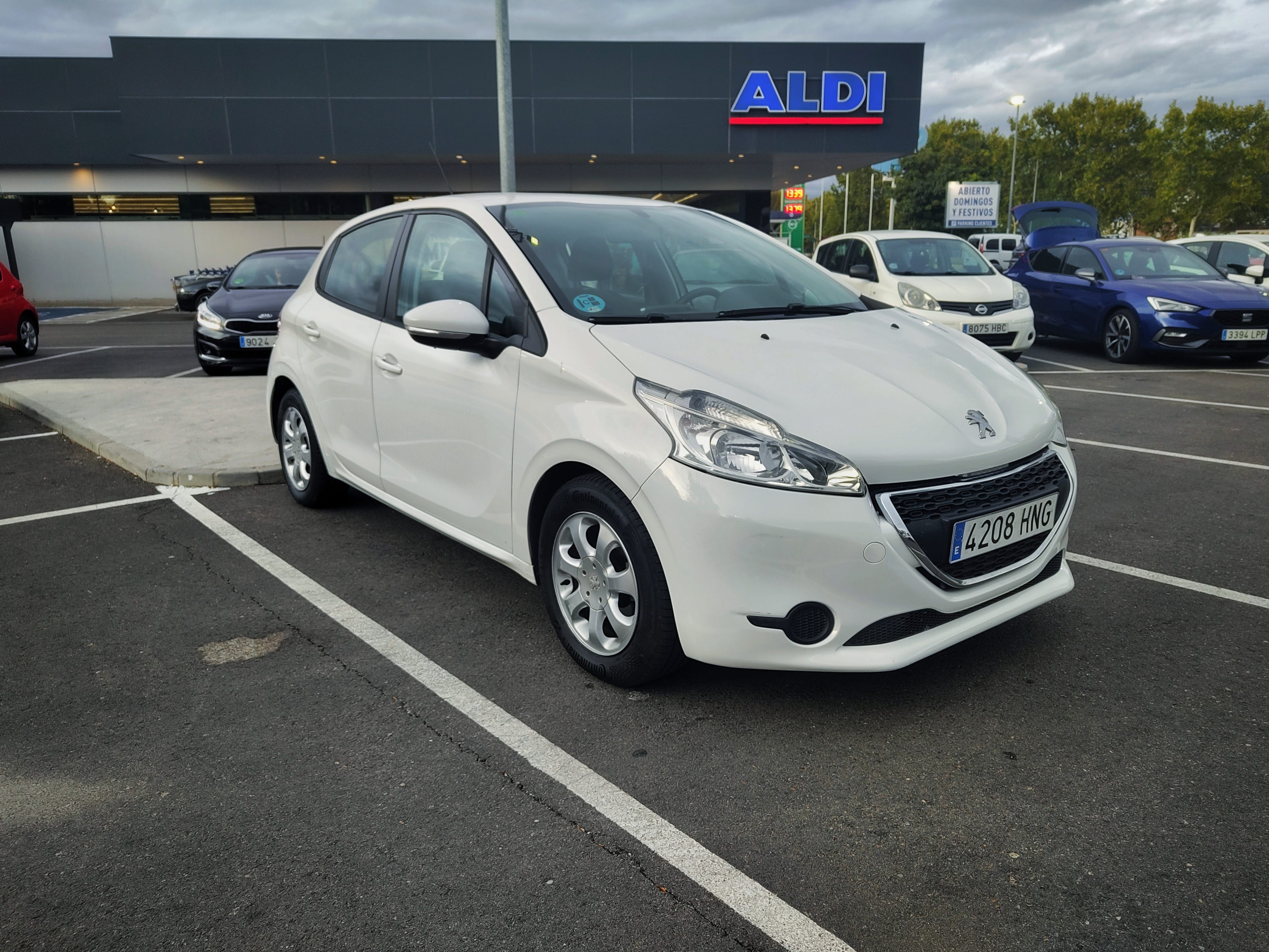 Peugeot 208