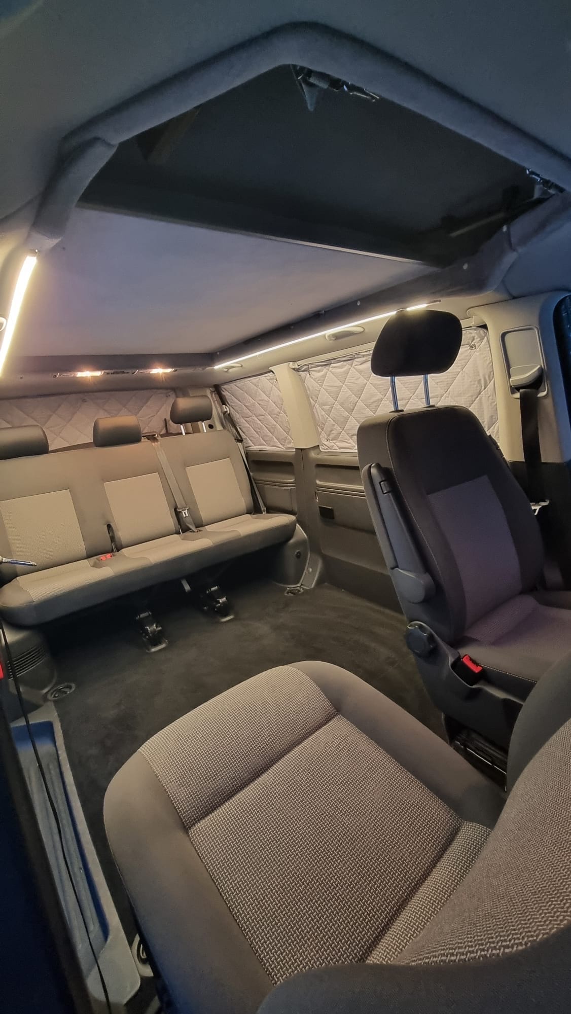 Volkswagen Caravelle med Dashcam