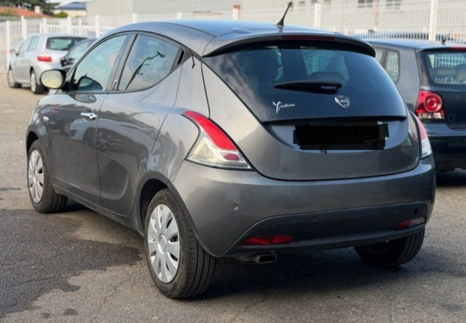 Lancia Ypsilon avec Caméra de recul