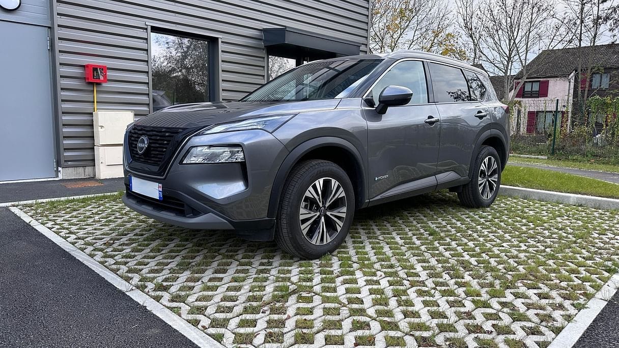 Nissan X-Trail, 2023, Essence 95 / Électrique (hybride), automatique, 7 places