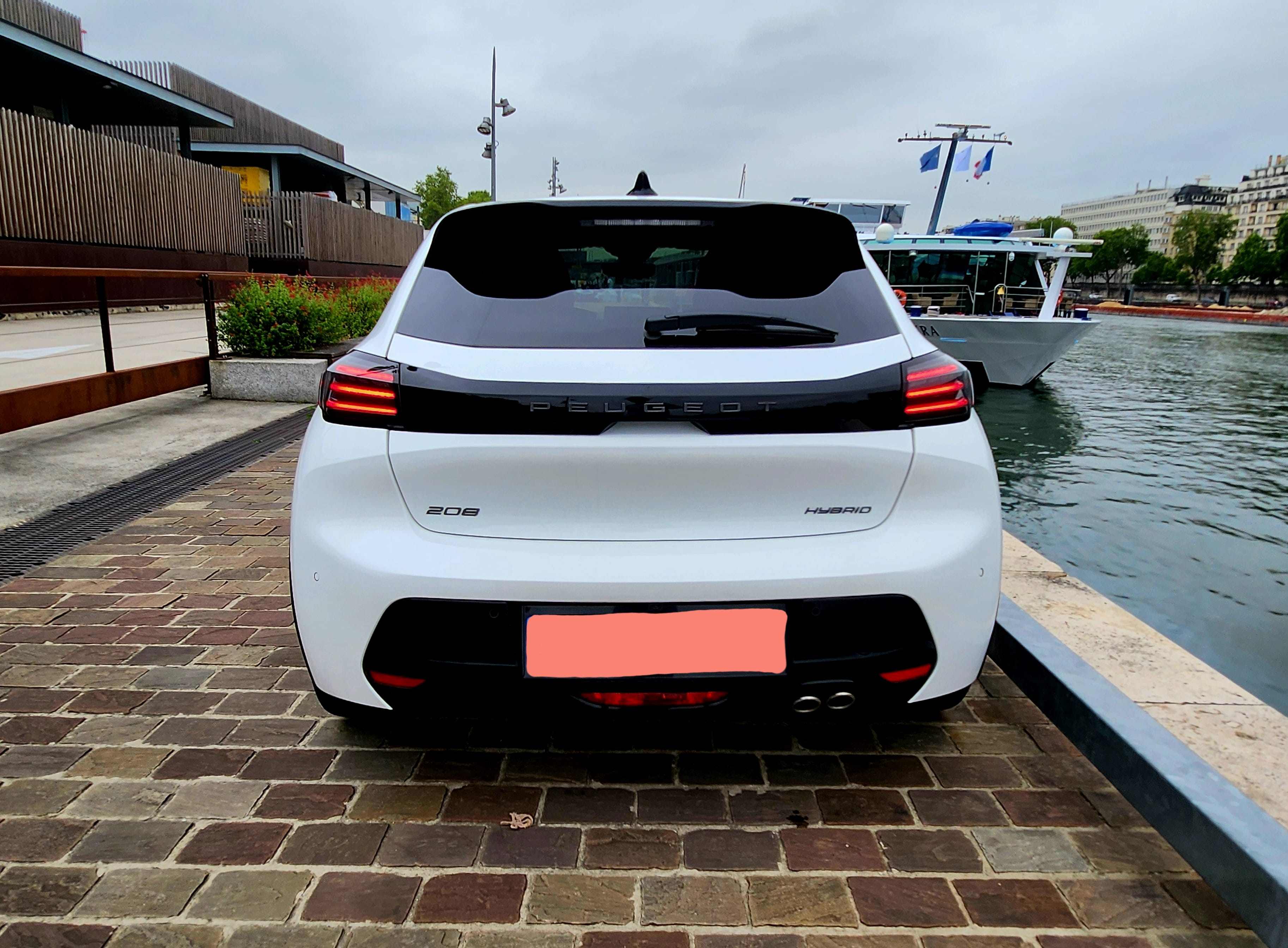 Peugeot 208 HYBRIDE GT LINE (GR938) (Clim, Connectivité Smartphone, charge induction, ...) avec Apple CarPlay