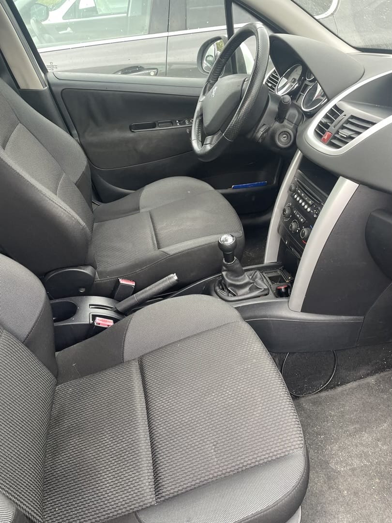 Peugeot 207 avec Pneus neige