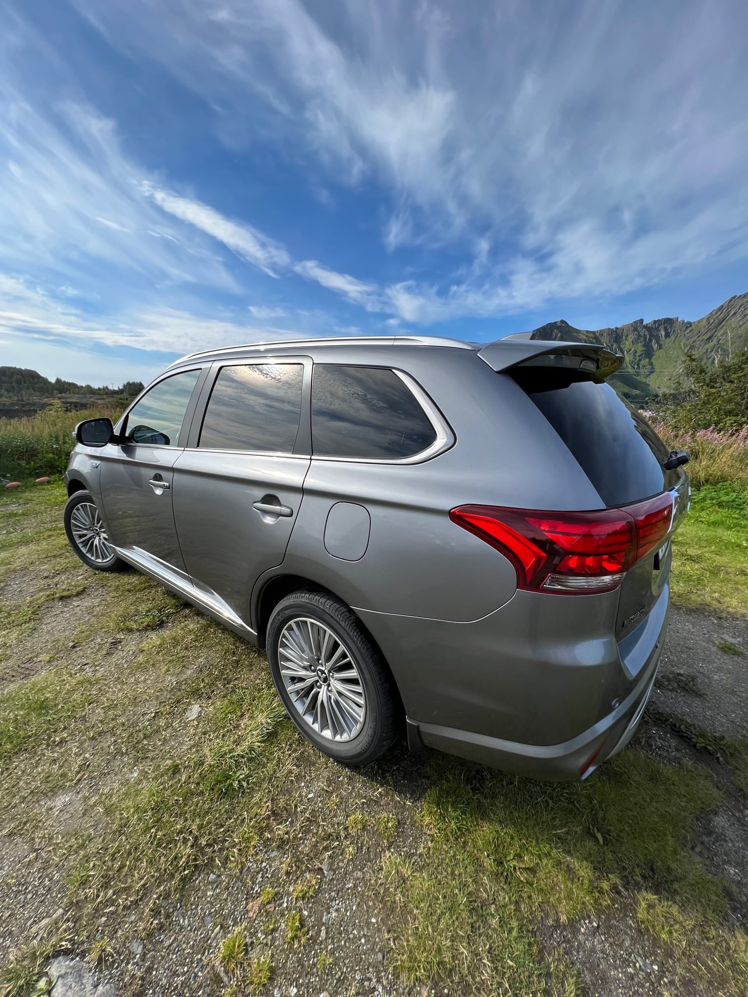 Mitsubishi Outlander Hybrid med GPS