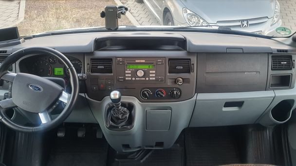 Ford Transit Kombi Anhängerkupplung + 9 Sitze mit Navigationsgerät