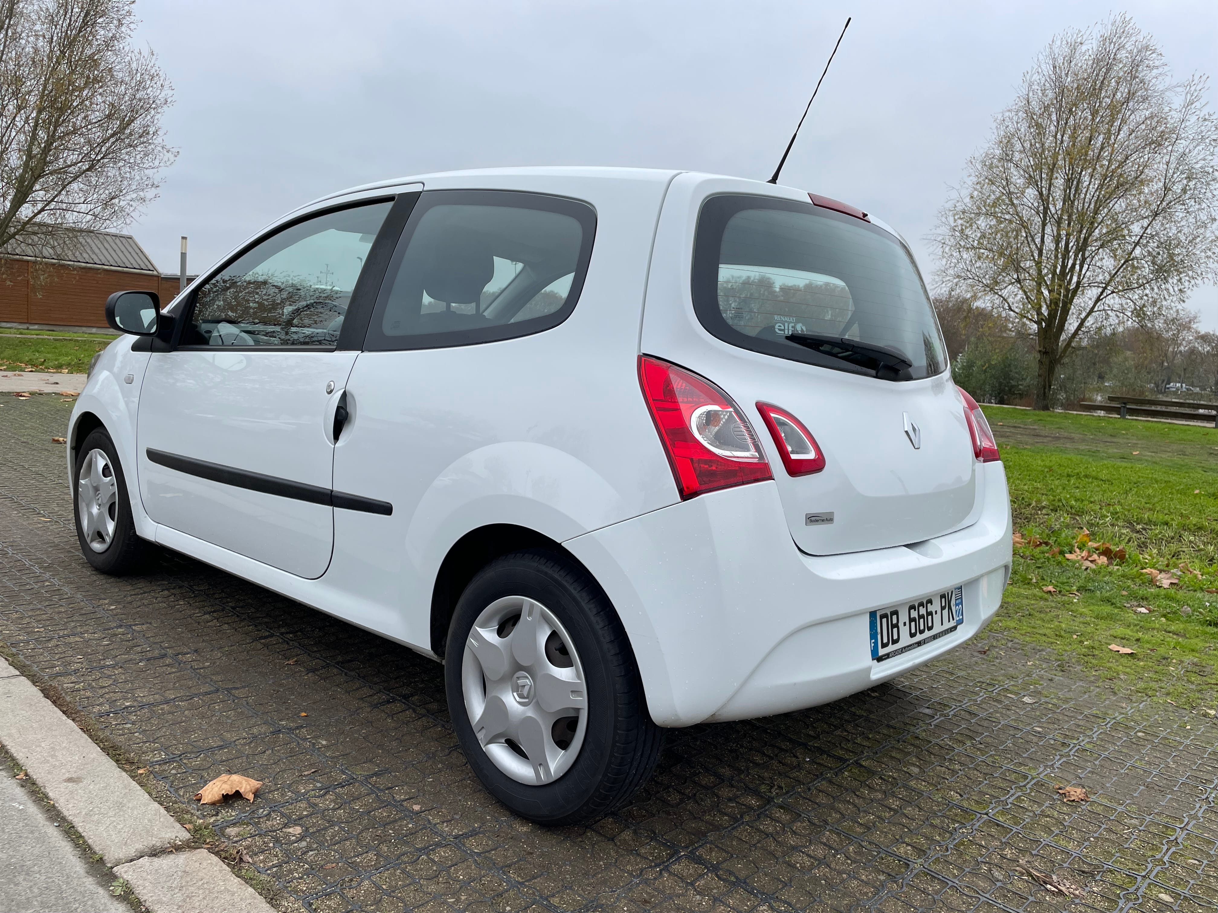 Renault Twingo II avec Entrée audio / iPod