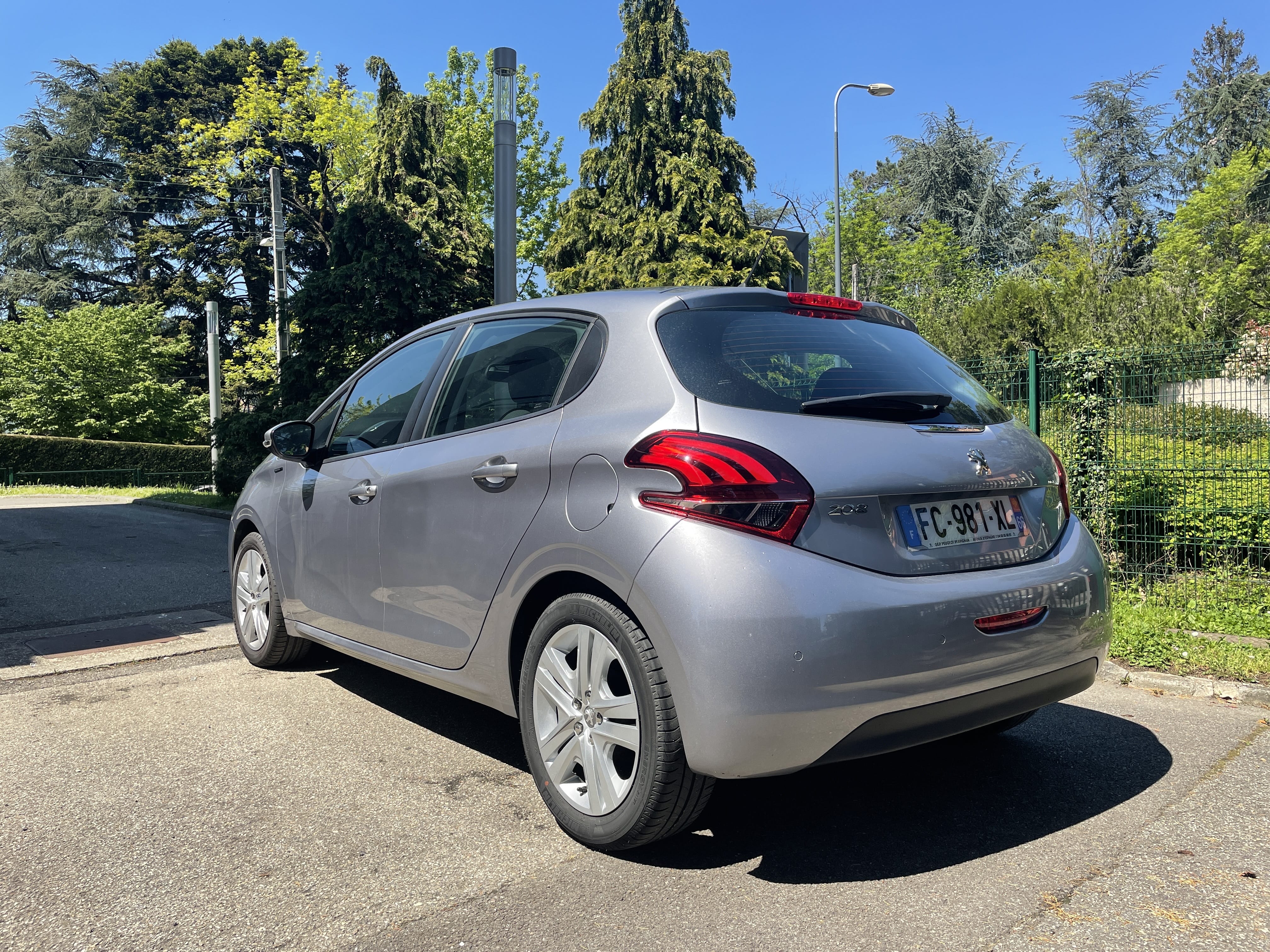 Peugeot 208 FC981XL avec Audio Bluetooth