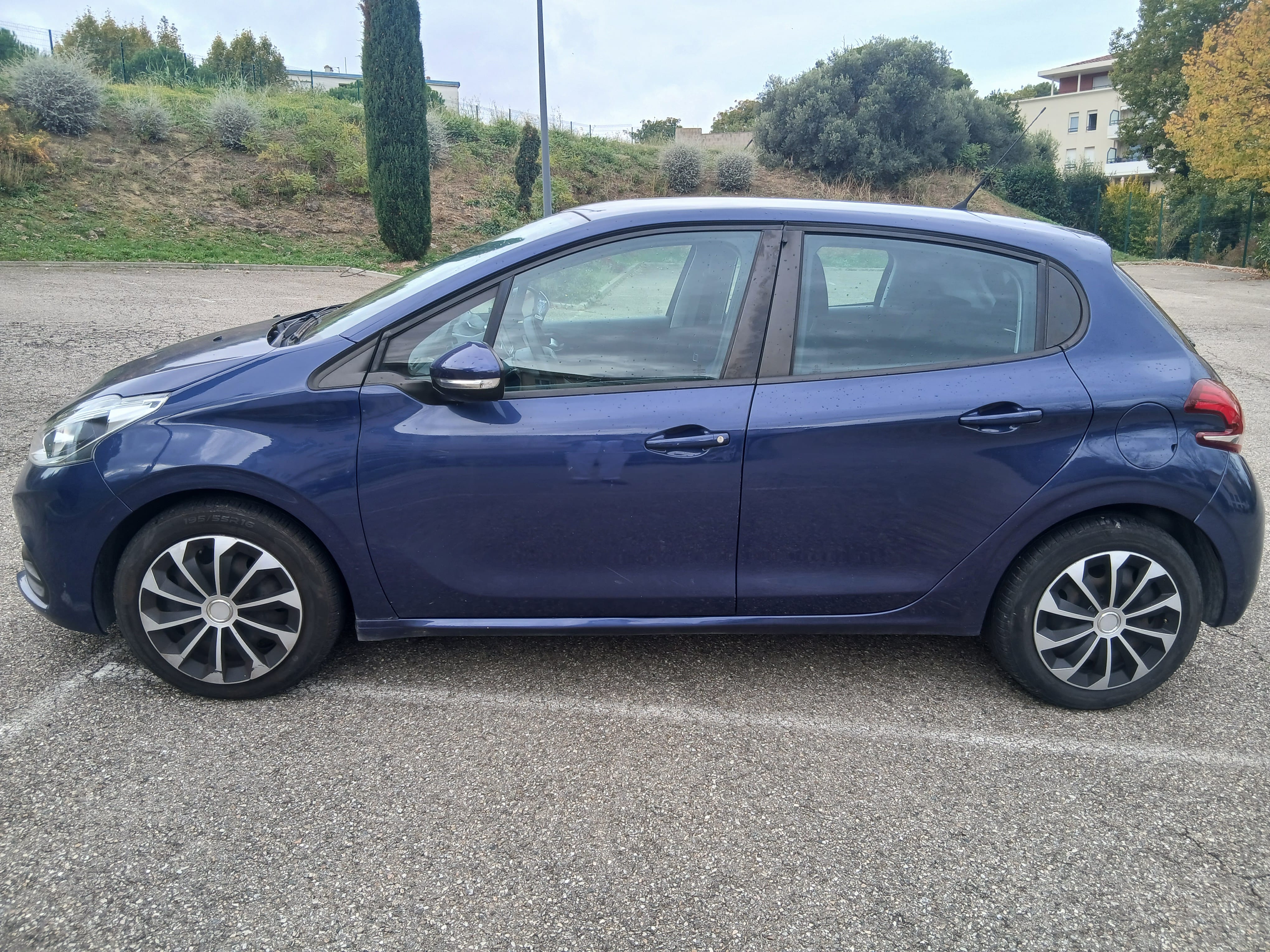 Peugeot 208 con Aire acondicionado