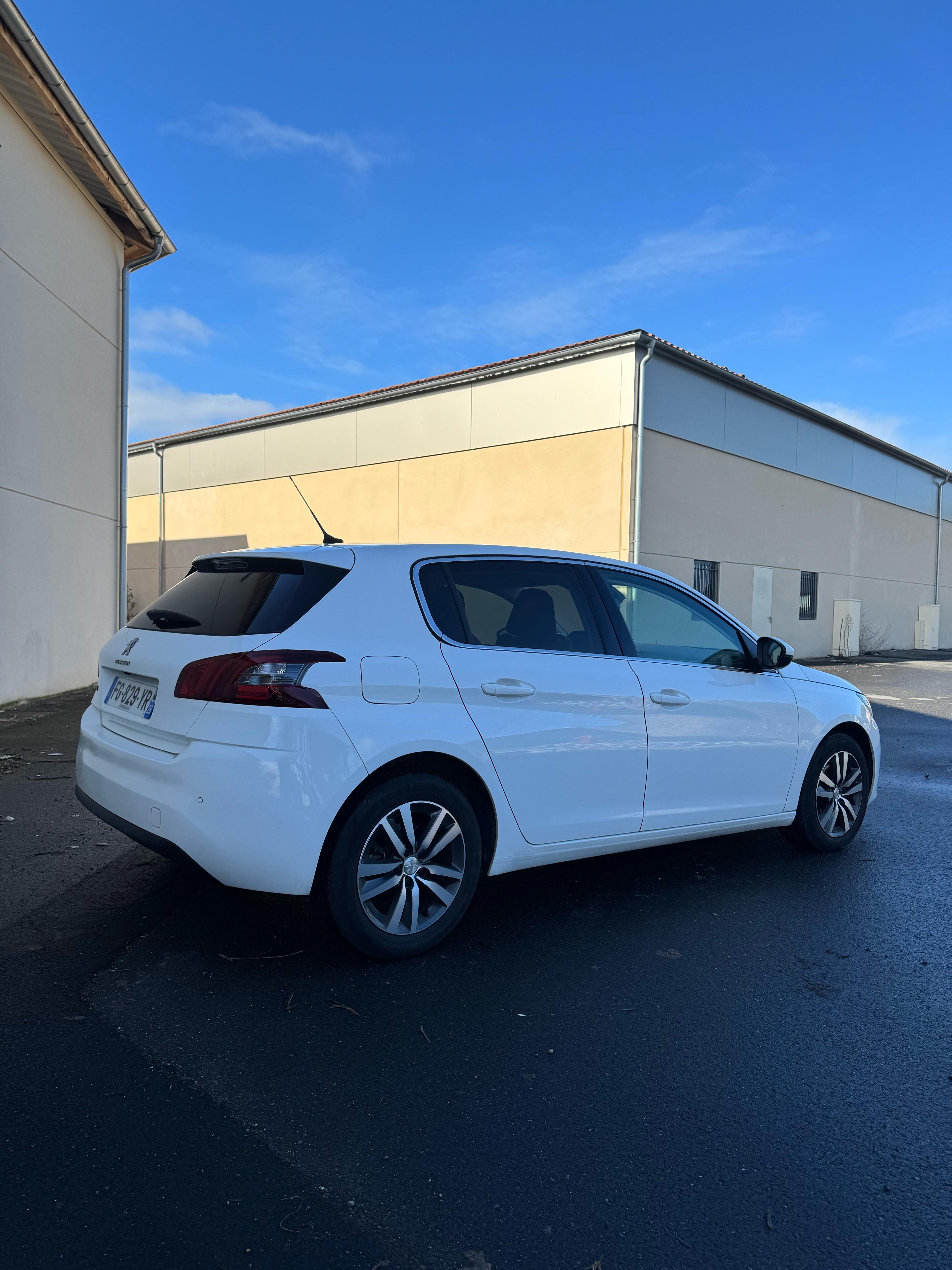 Peugeot 308 avec GPS