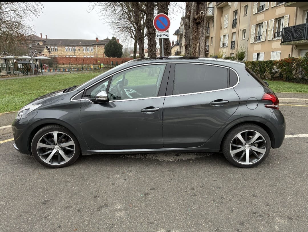 Peugeot 208 avec GPS