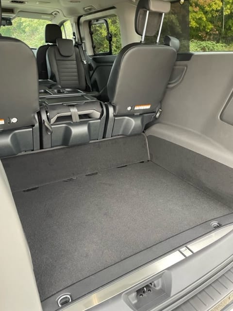 Ford Tourneo Custom 8 Plätze  2.0  150 Ps mit Audio-/iPod-Zugang