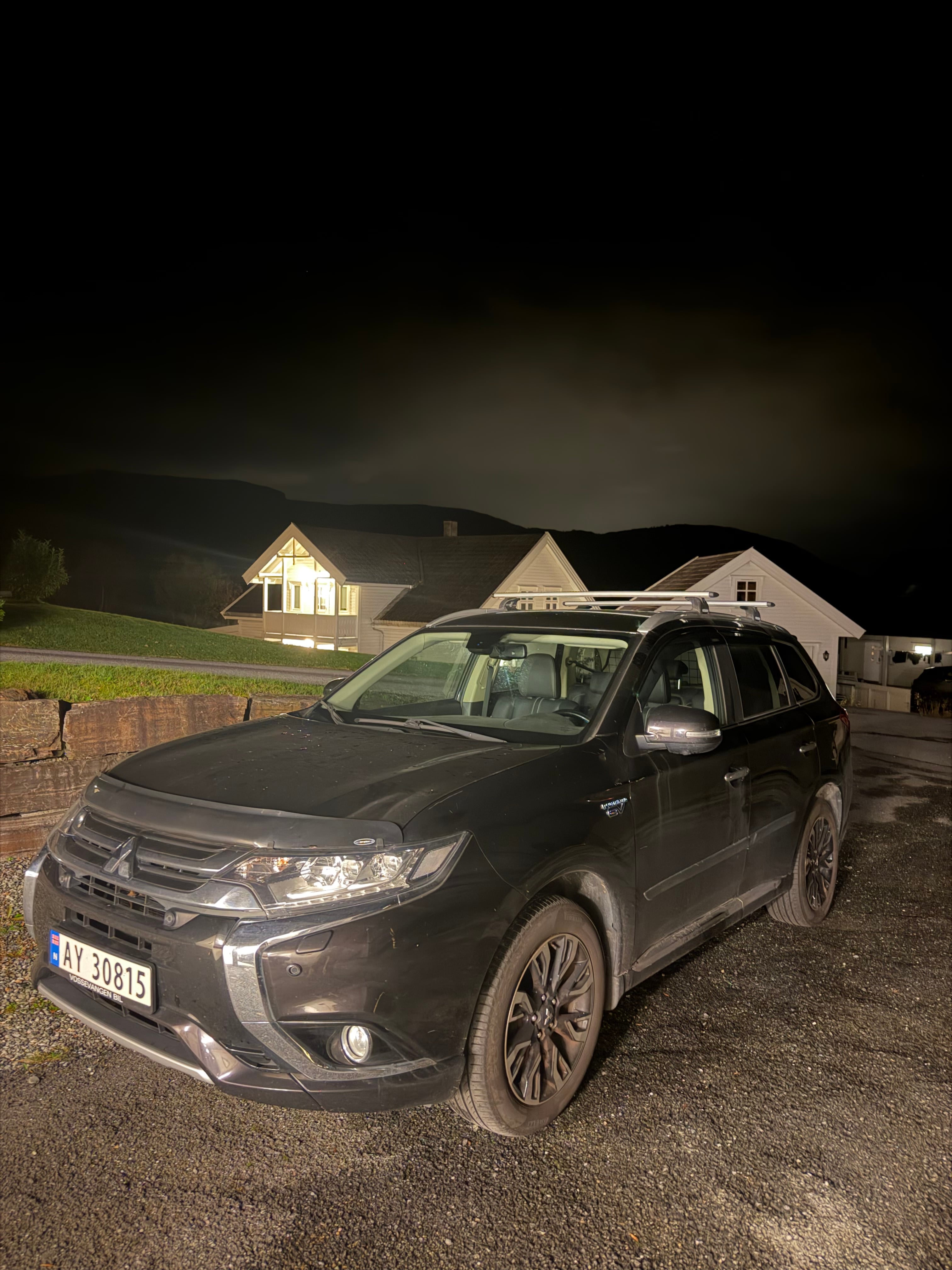 Mitsubishi Outlander PHEV MOTION med GPS
