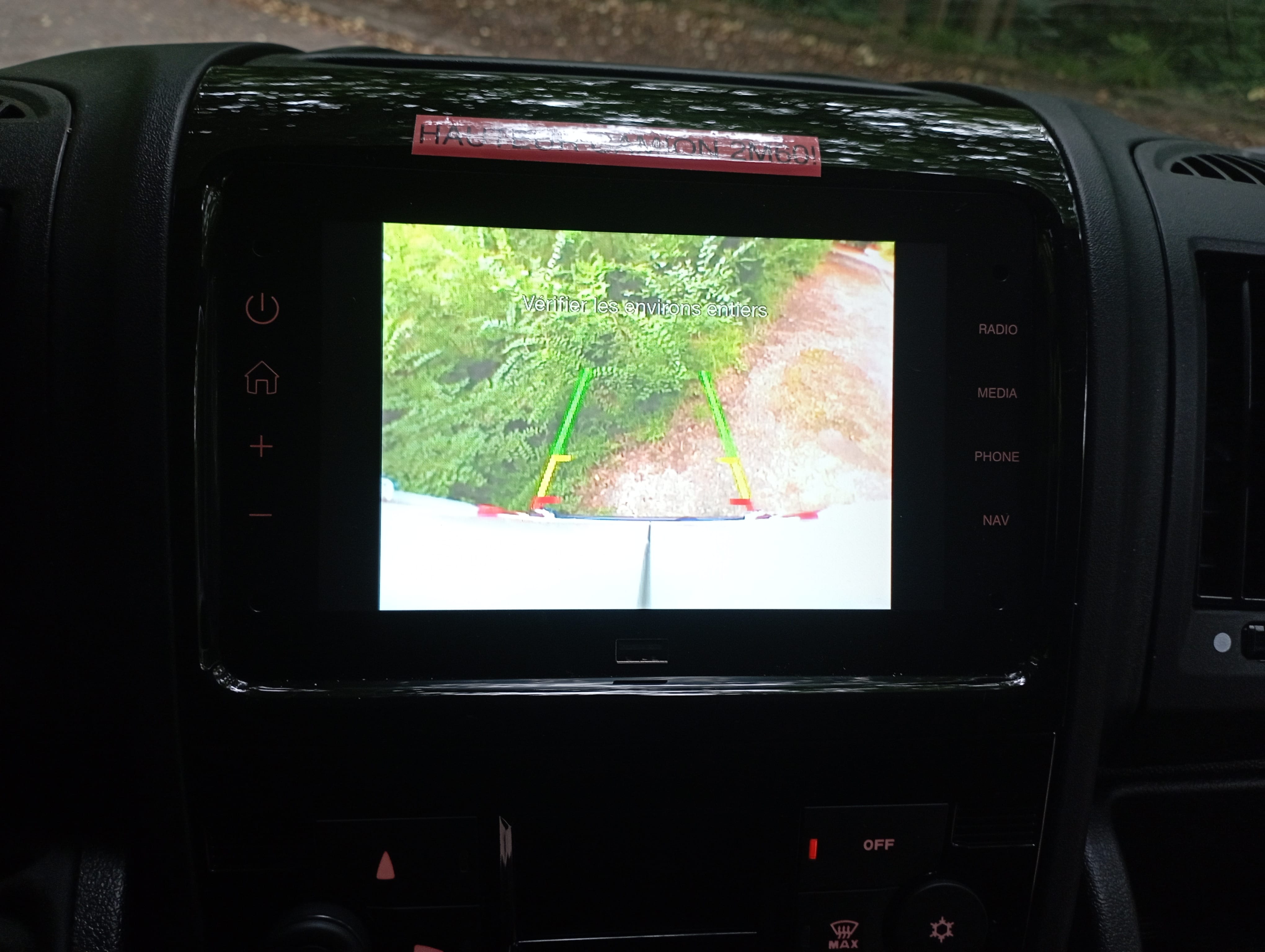 Opel Movano avec diable et rampes de chargements avec Audio Bluetooth