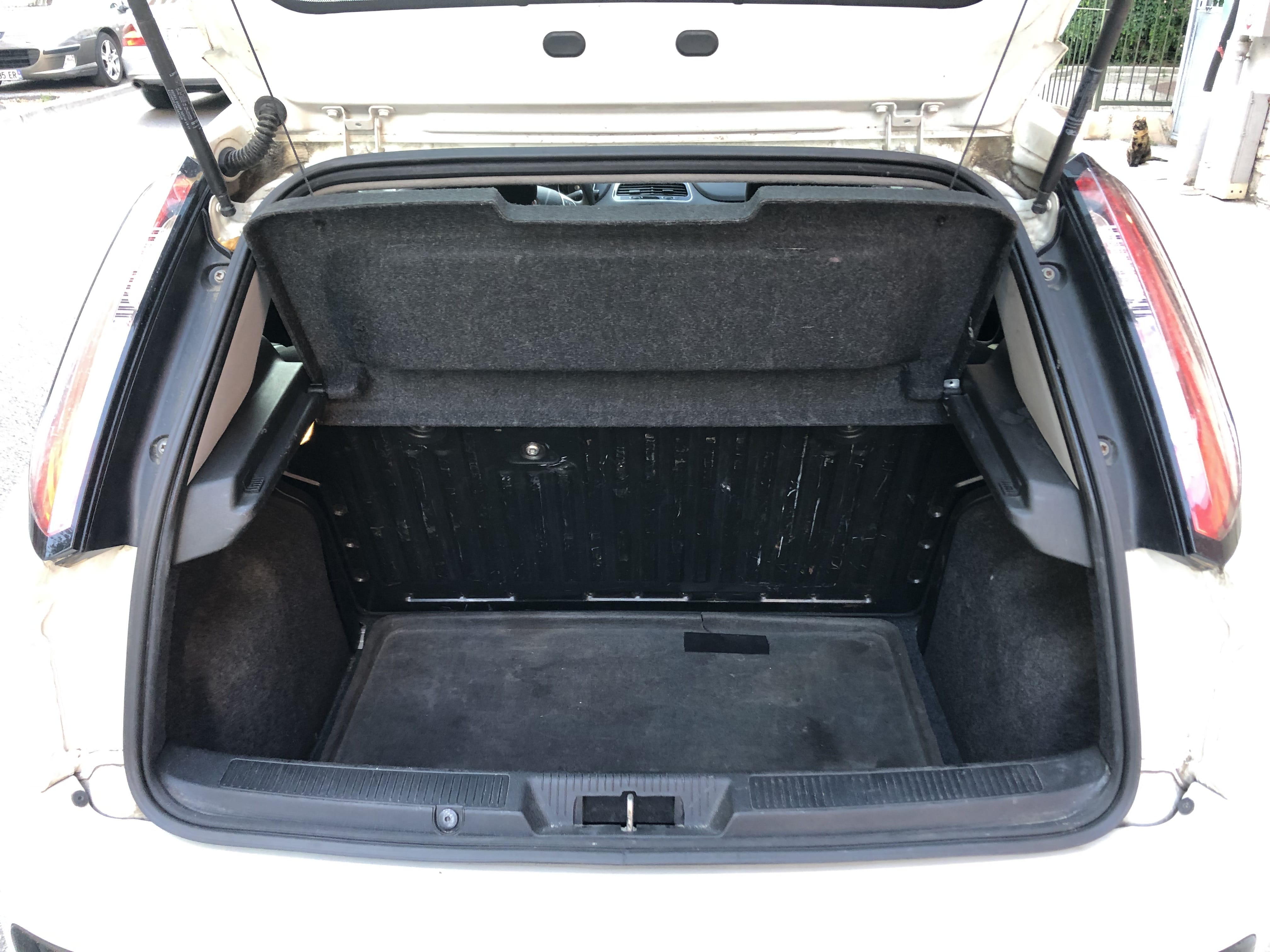 Fiat Punto Evo 1.2i avec Audio Bluetooth