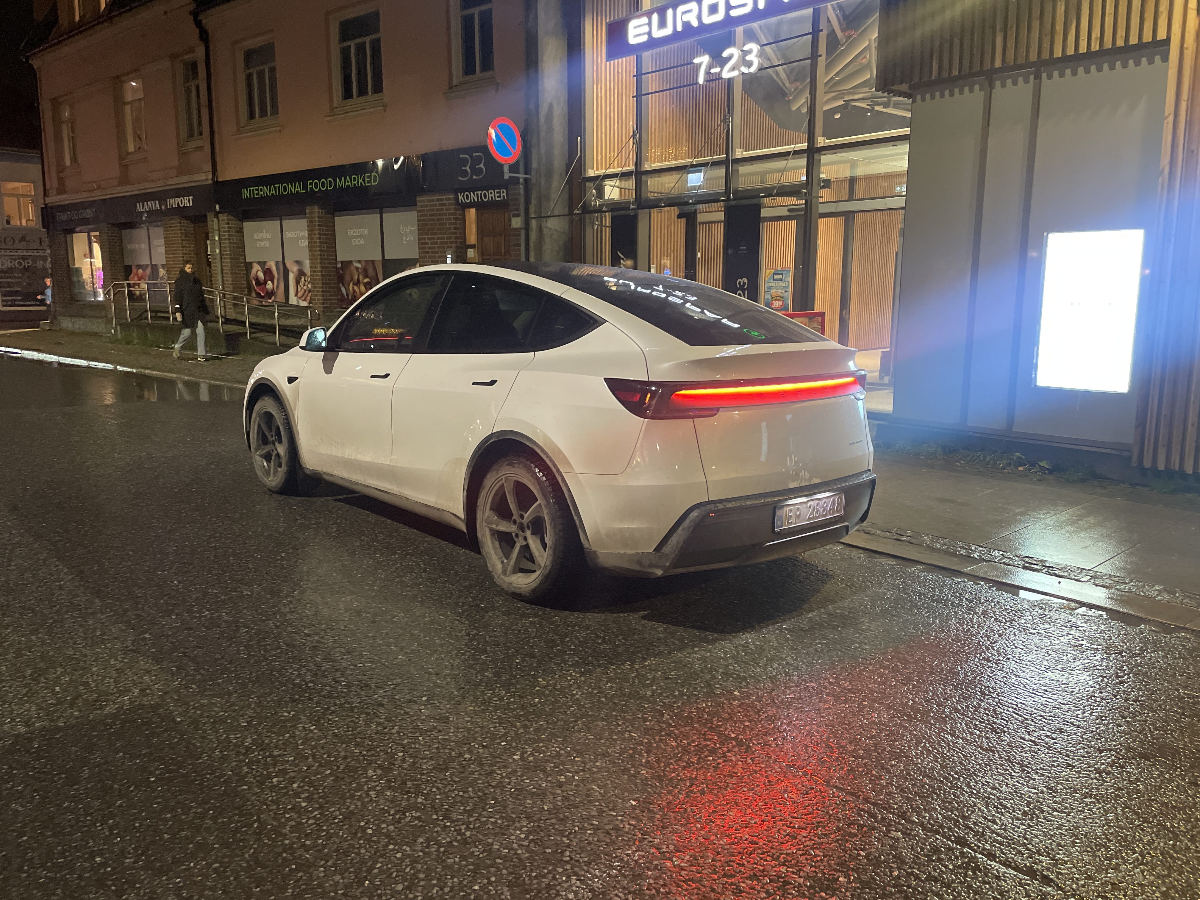 Tesla Model Y Long Range with GPS