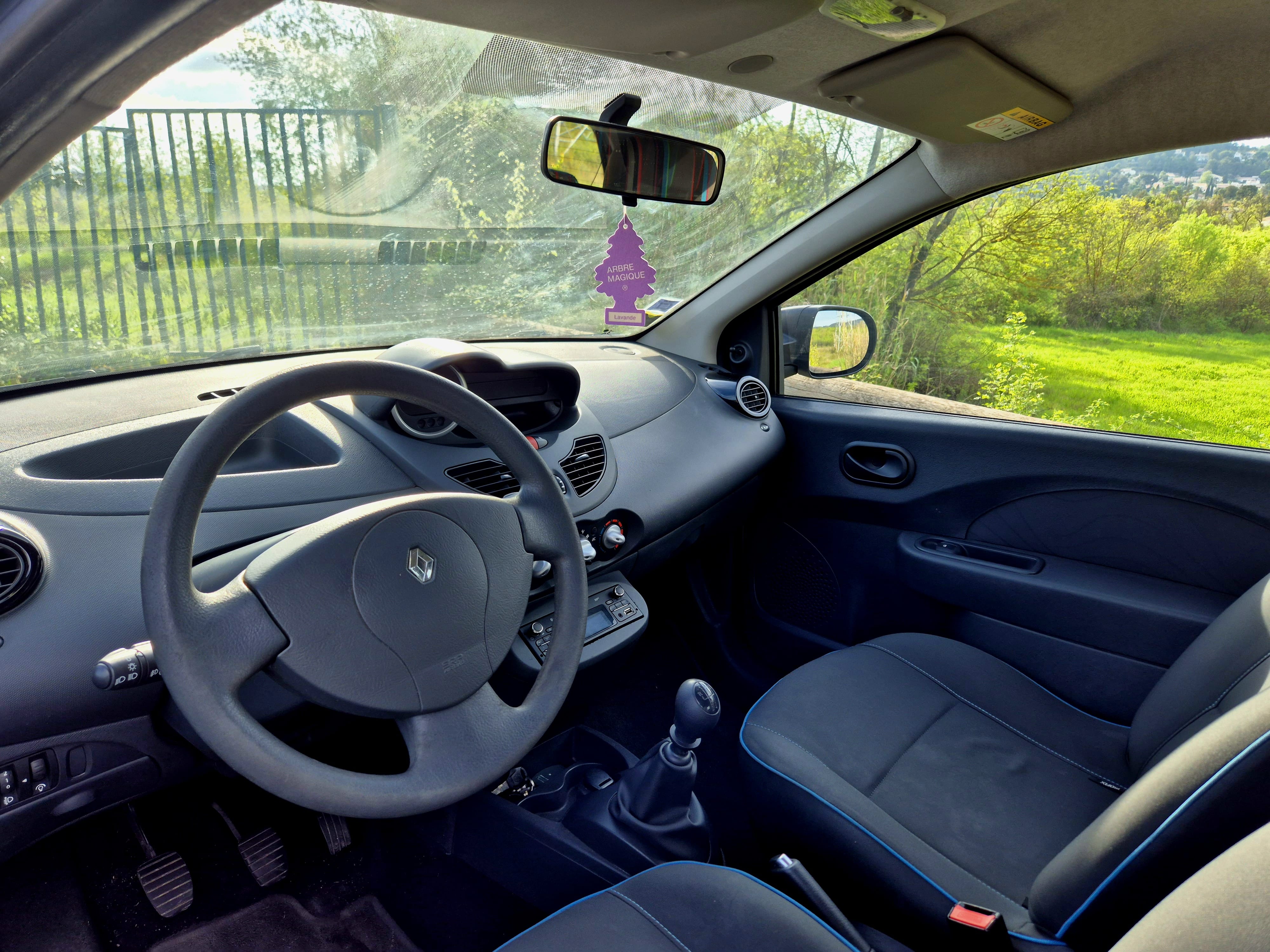Renault Twingo II avec Entrée audio / iPod