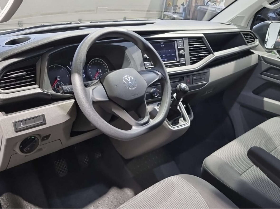 Volkswagen Transporter Kombi mit Audio-/iPod-Zugang