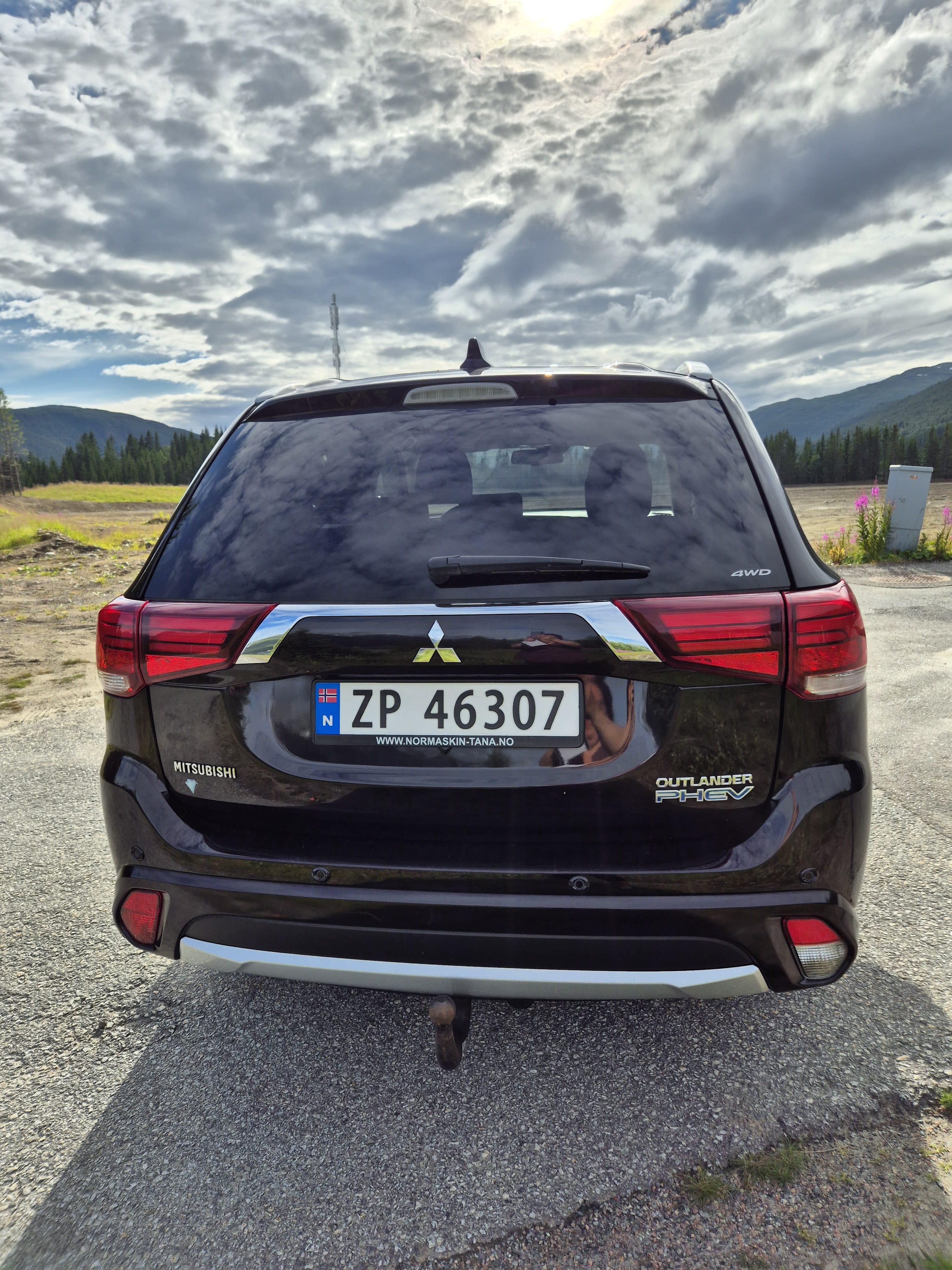 Mitsubishi Outlander PHEV SE med Babysete
