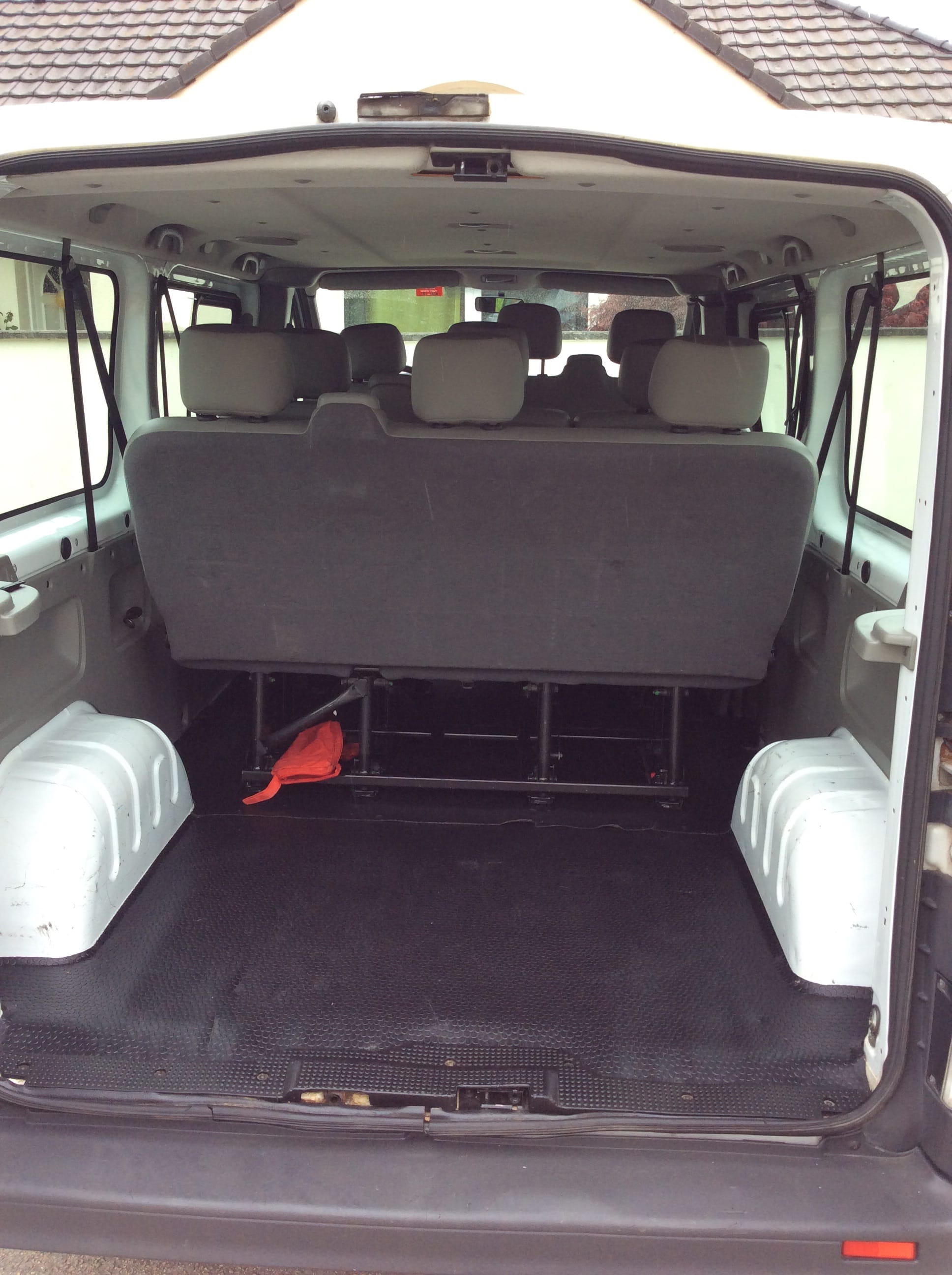 Opel Vivaro Combi avec Entrée audio / iPod