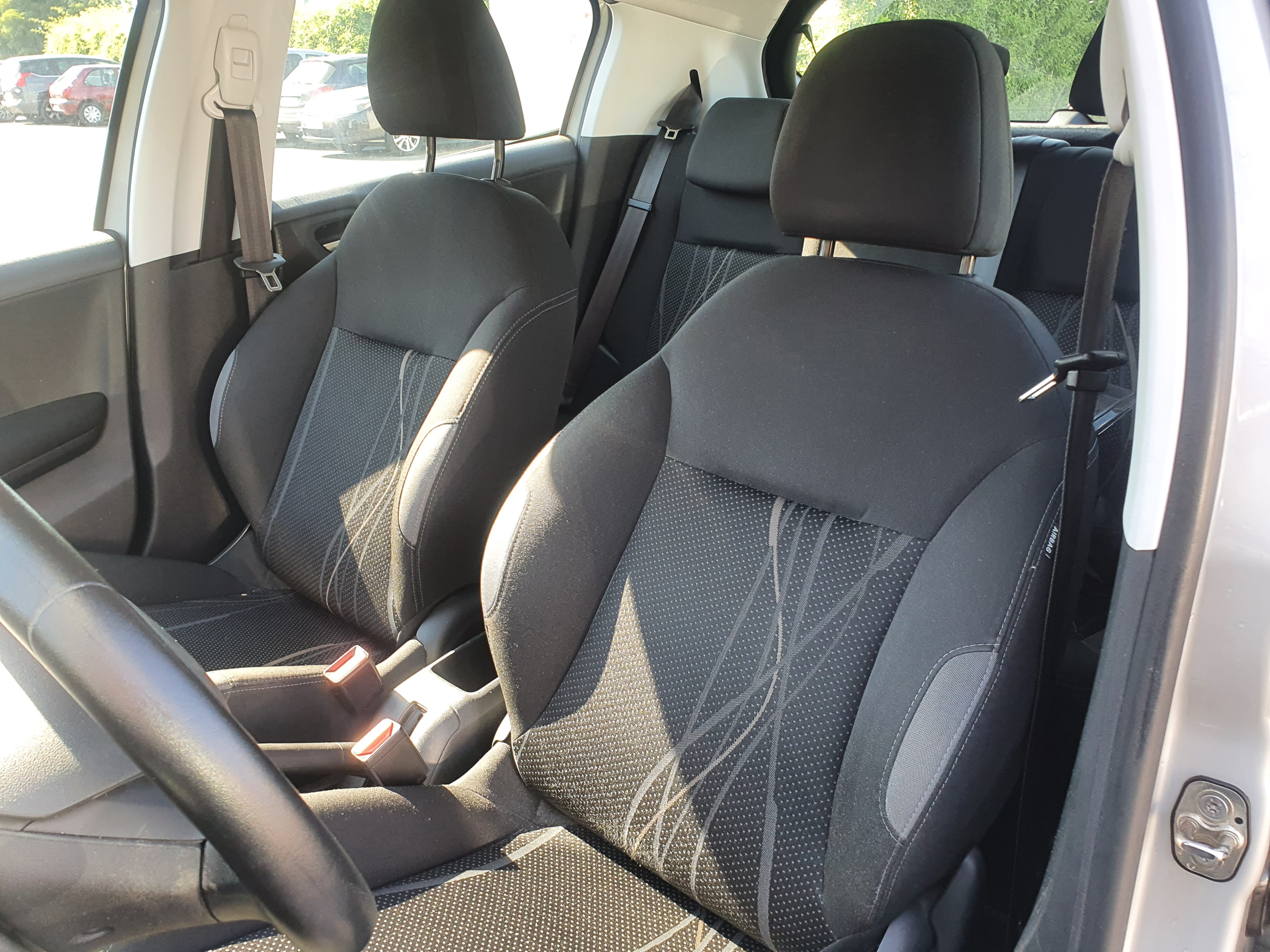 Peugeot 208 HDI avec Entrée audio / iPod