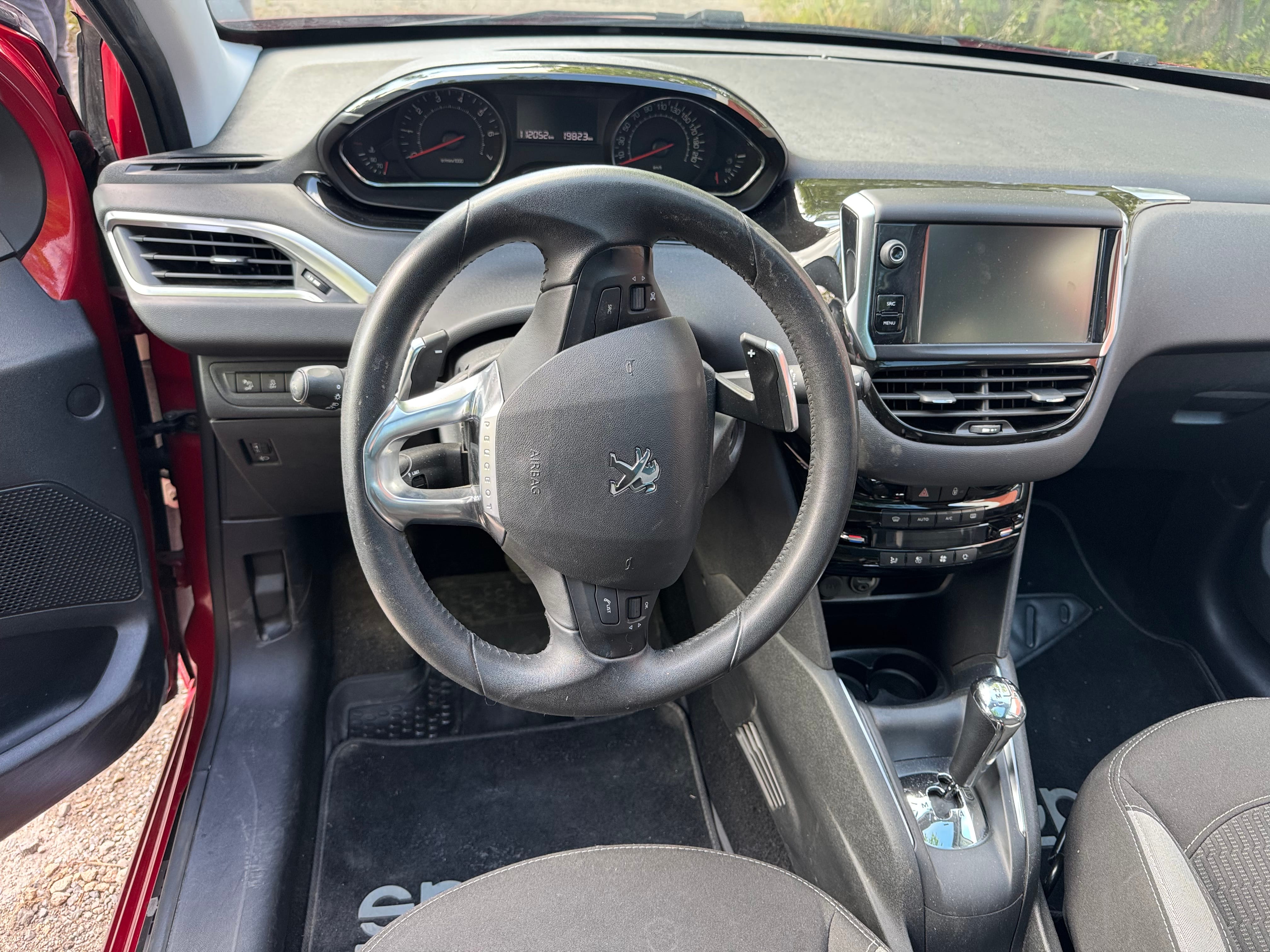 Peugeot 208 mit USB-Ladeanschlüsse