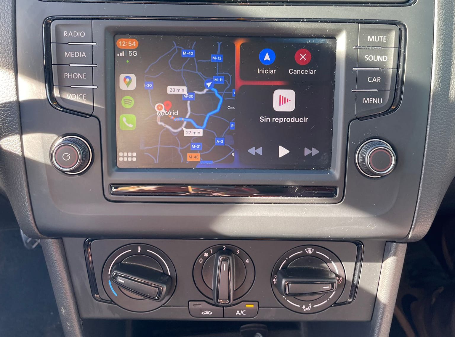 Volkswagen Polo TSI Red avec Android Auto
