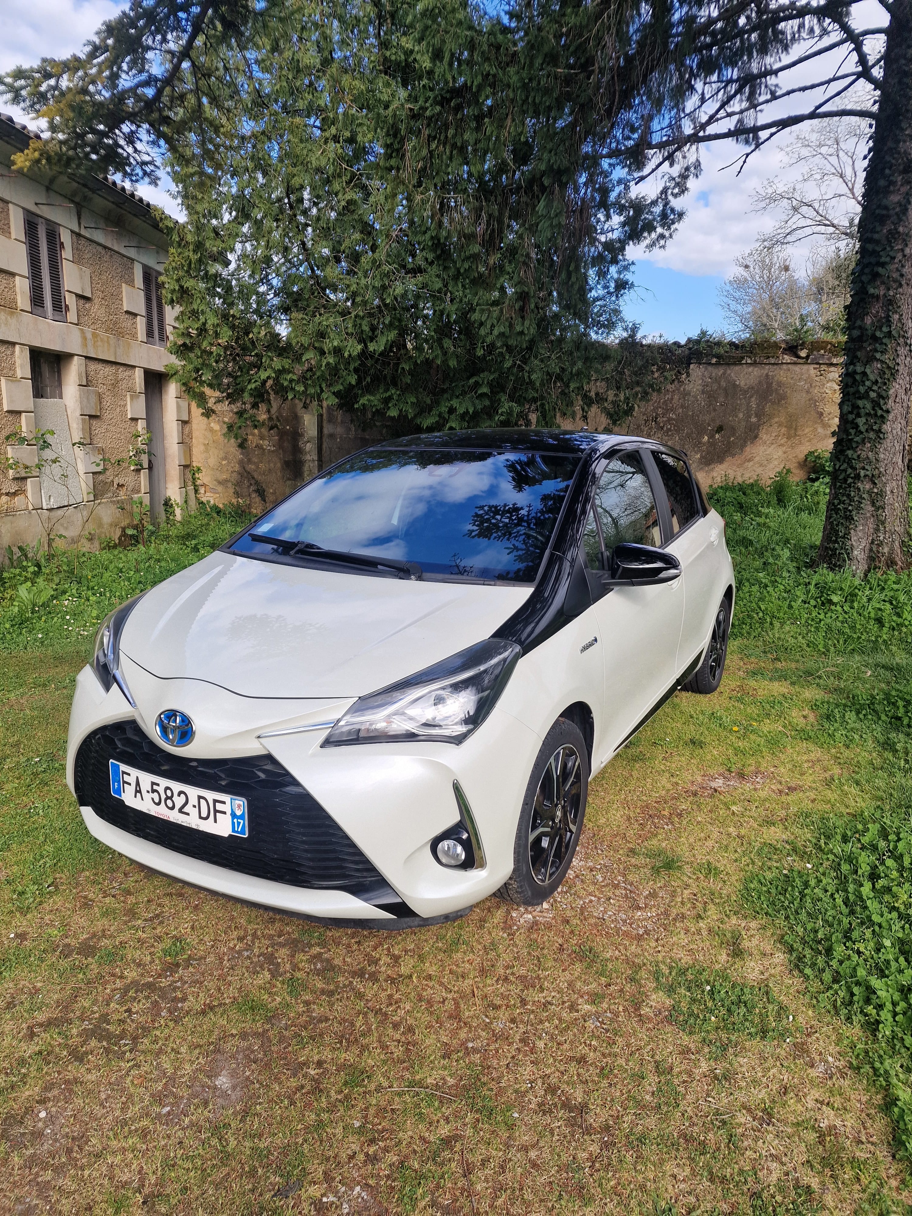 Toyota Yaris Hybride, 2018, Essence 95 / Électrique (hybride), automatique