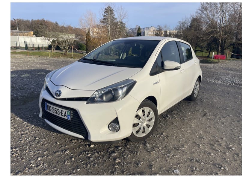 Toyota Yaris Hybride, 2014, Essence 98 / Électrique (hybride), automatique