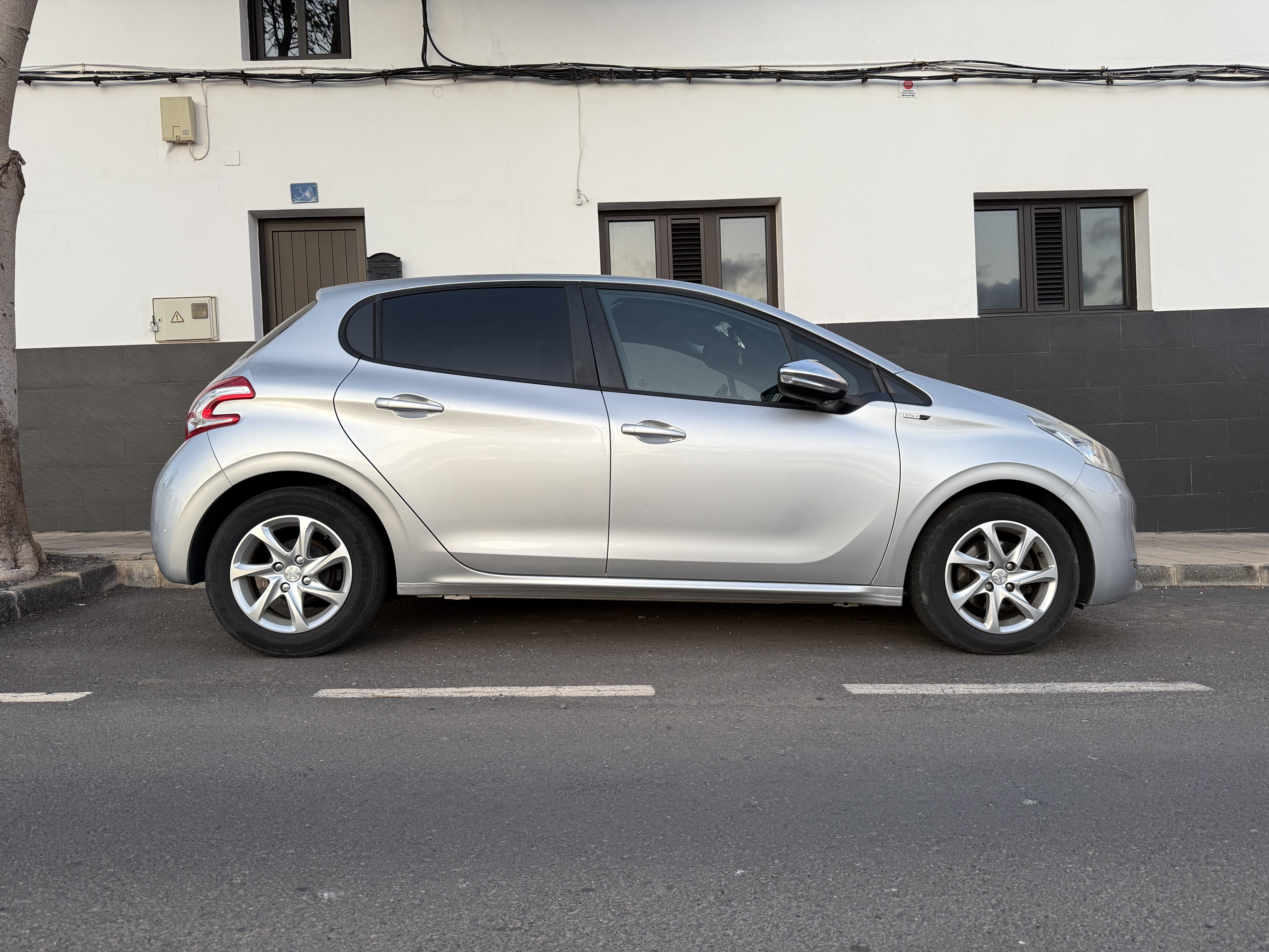 Peugeot 208 Style con Puertos de carga USB