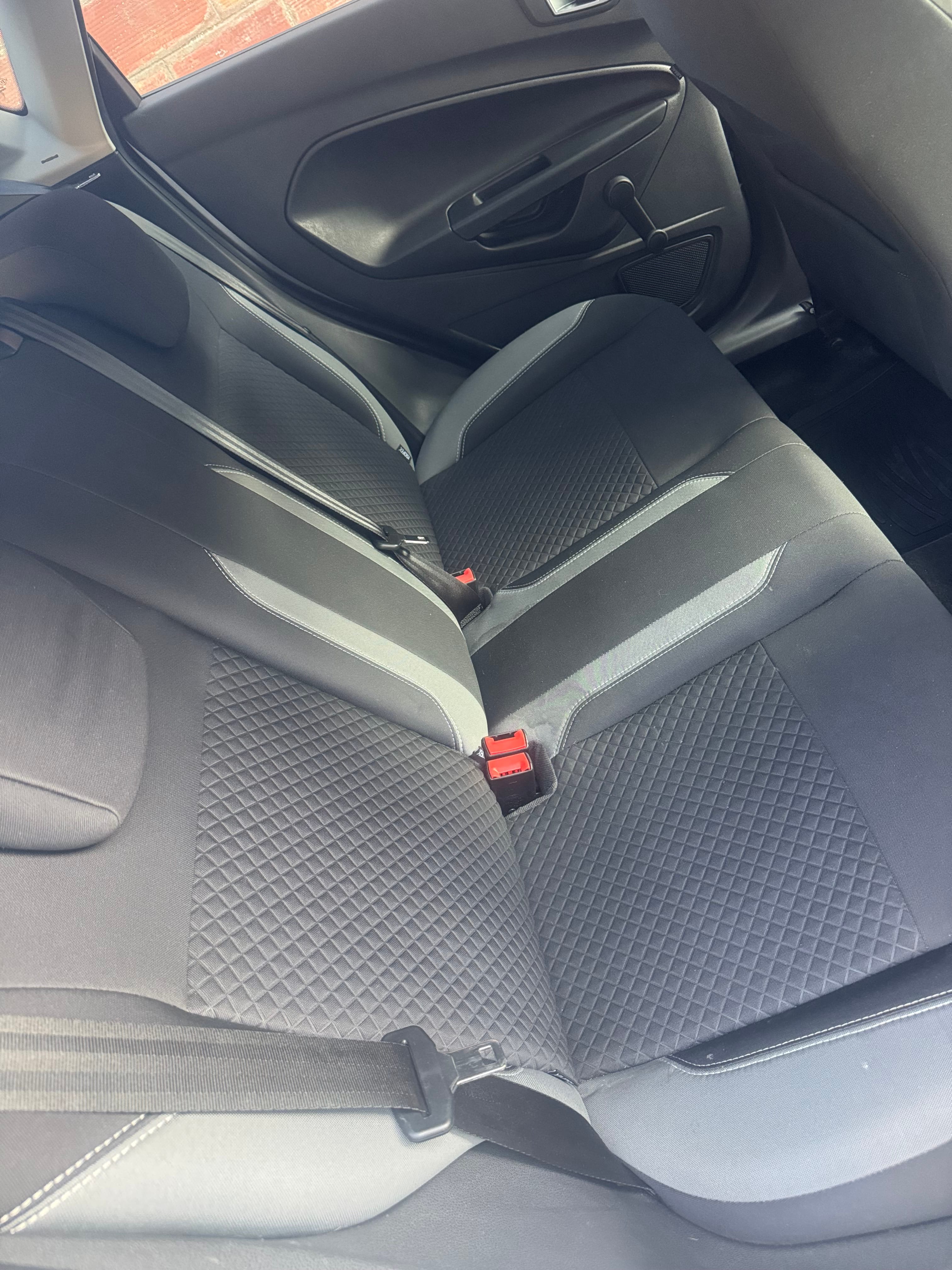 Ford Fiesta avec Autoradio