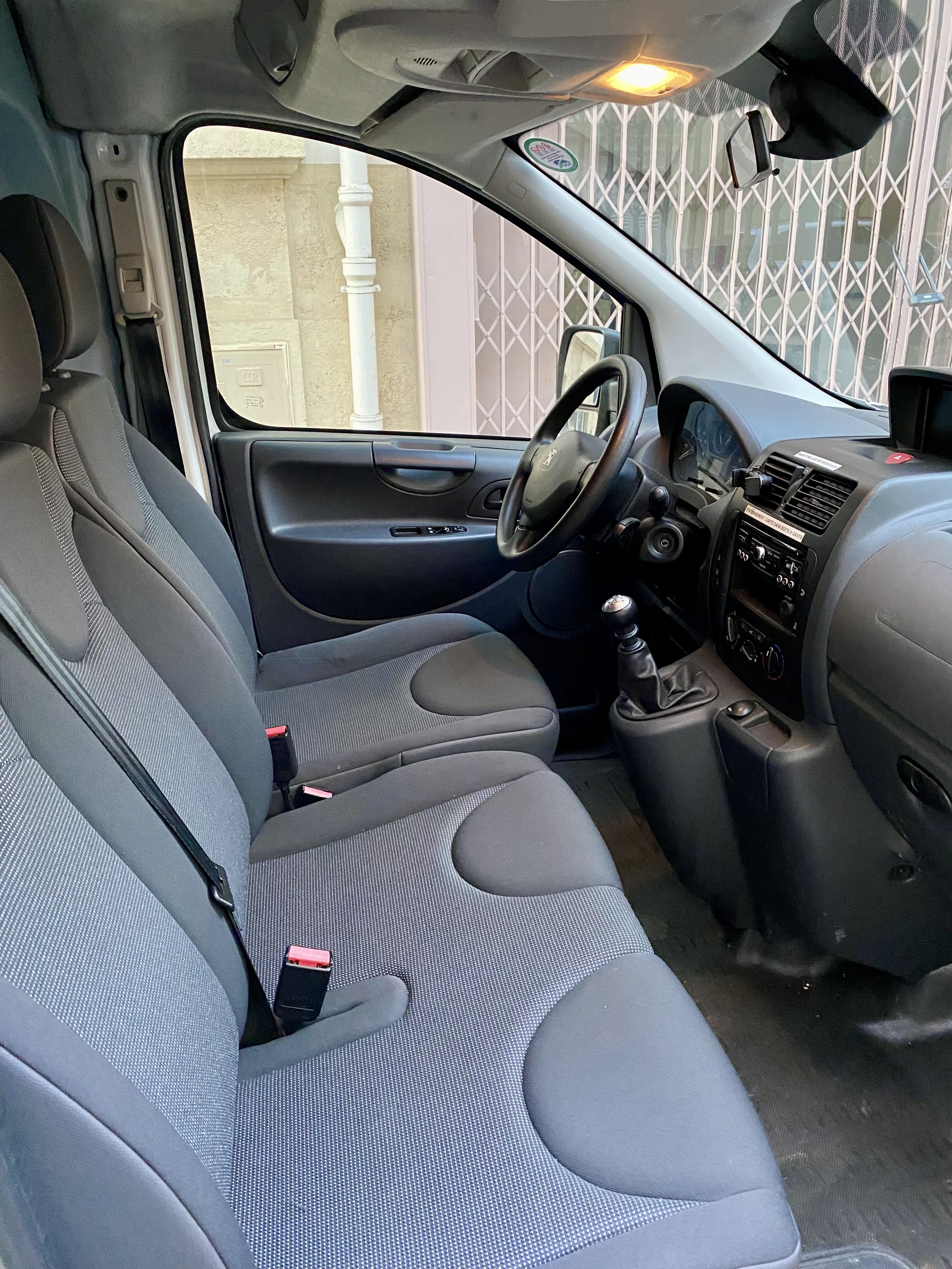Peugeot Expert Long L2H1 avec Entrée audio / iPod