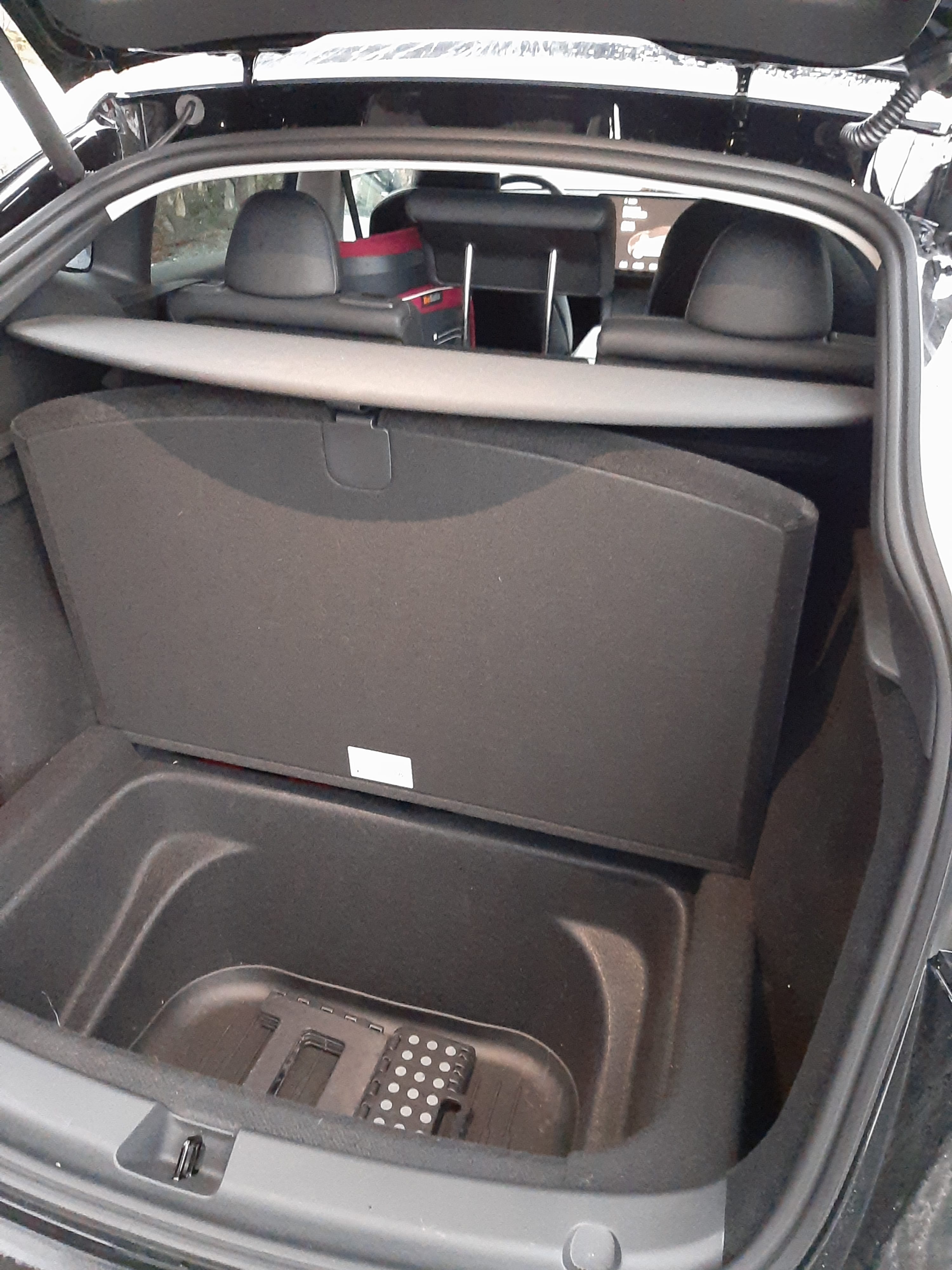 Tesla Model Y med Babysete